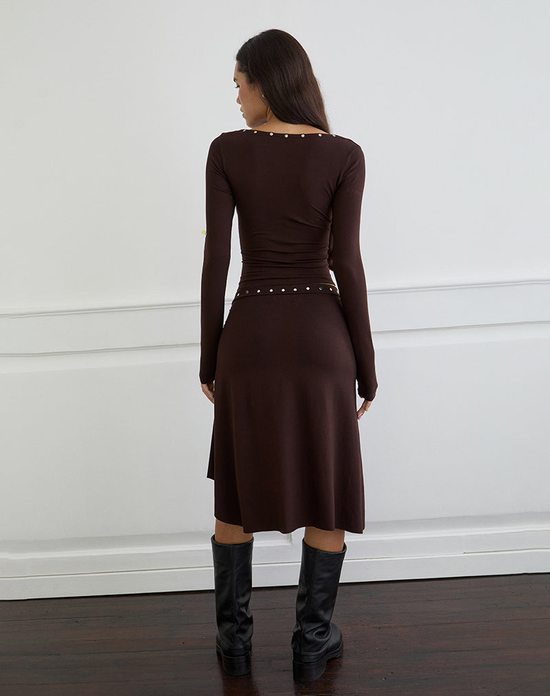 Image de la jupe midi Emera avec clous en chocolat amer