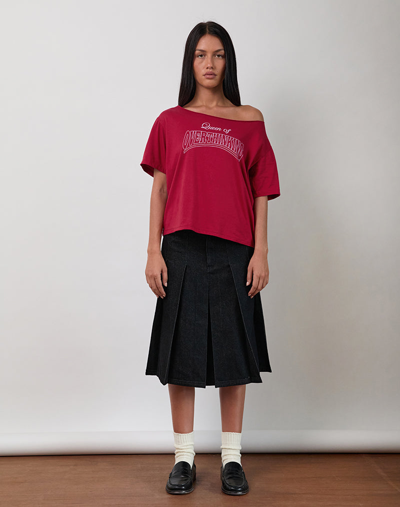 Image de Scottie Slouchy Tee en rouge adrénaline avec Overthinking Graphic