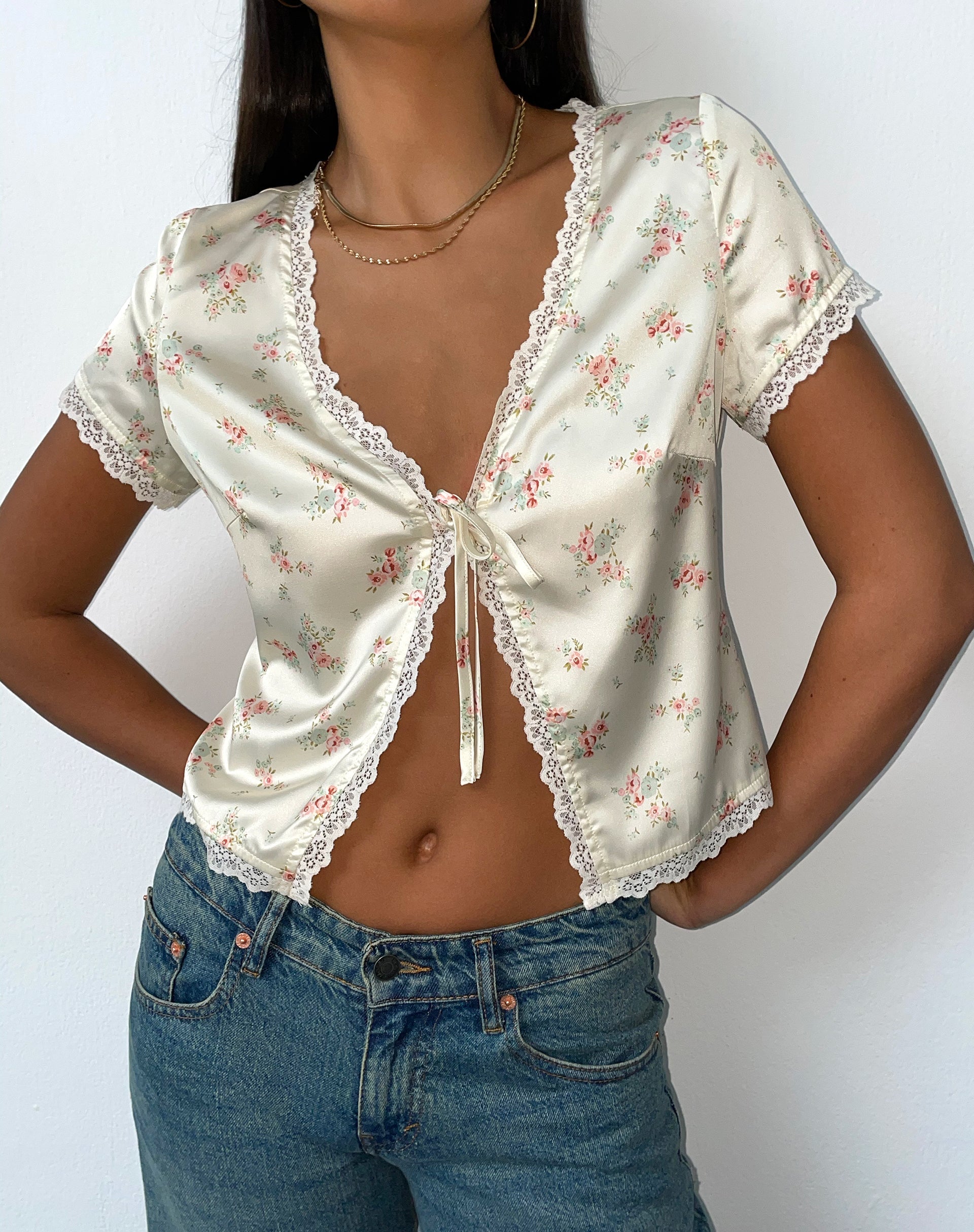 Image de Selene Tie Front Top in Satin Vintage Rose Garland
