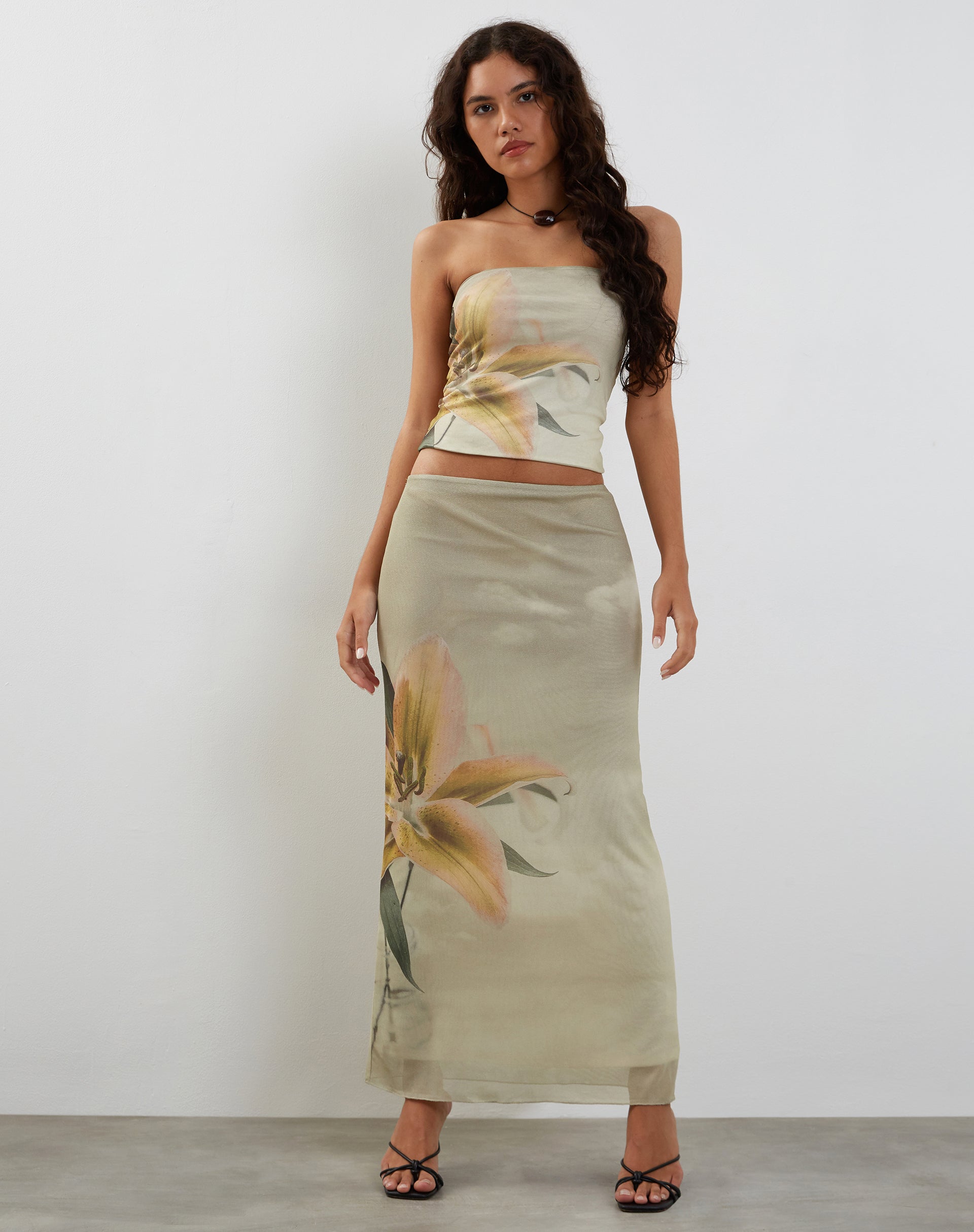 Image de Shae Bandeau Top in Yellow Lily Print