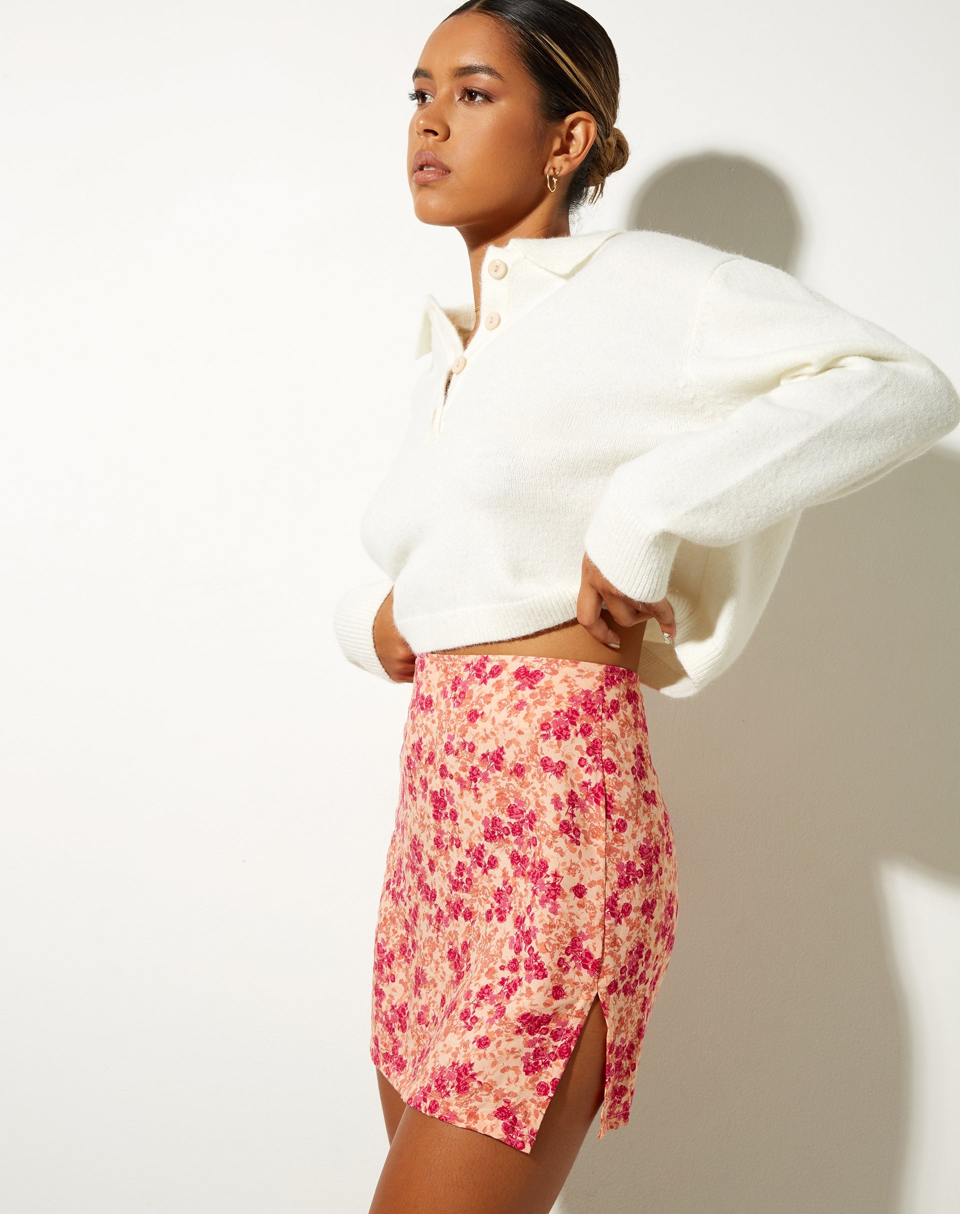 Image de la mini-jupe Sheny, fleur sauvage foncée Cantaloup