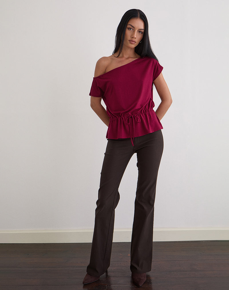 Image de Sika One Shoulder Top in Burgundy with Tie Belt (Top asymétrique avec ceinture à nouer)