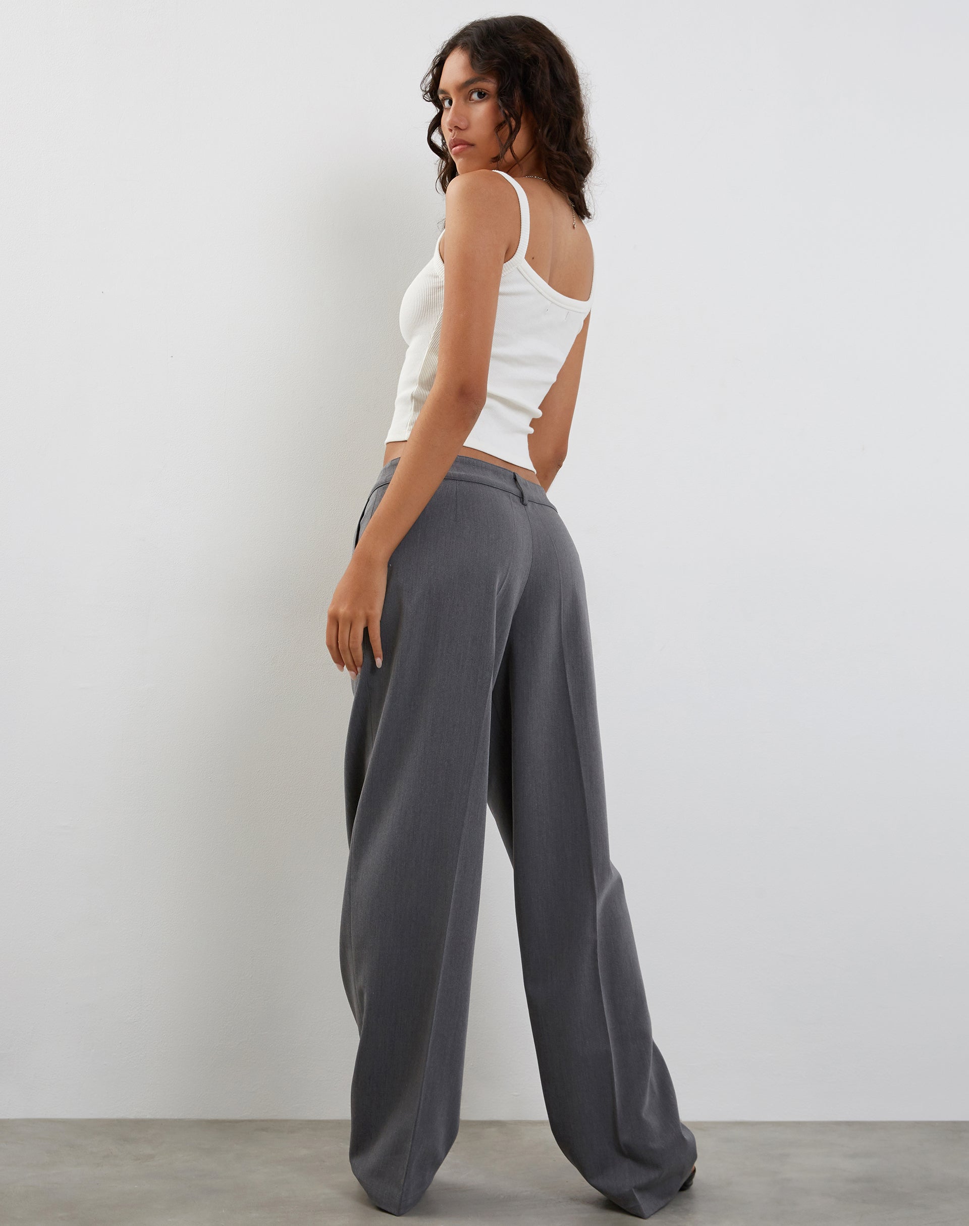 image de Sirkia Low Rise Tailored Trouser in Charcoal