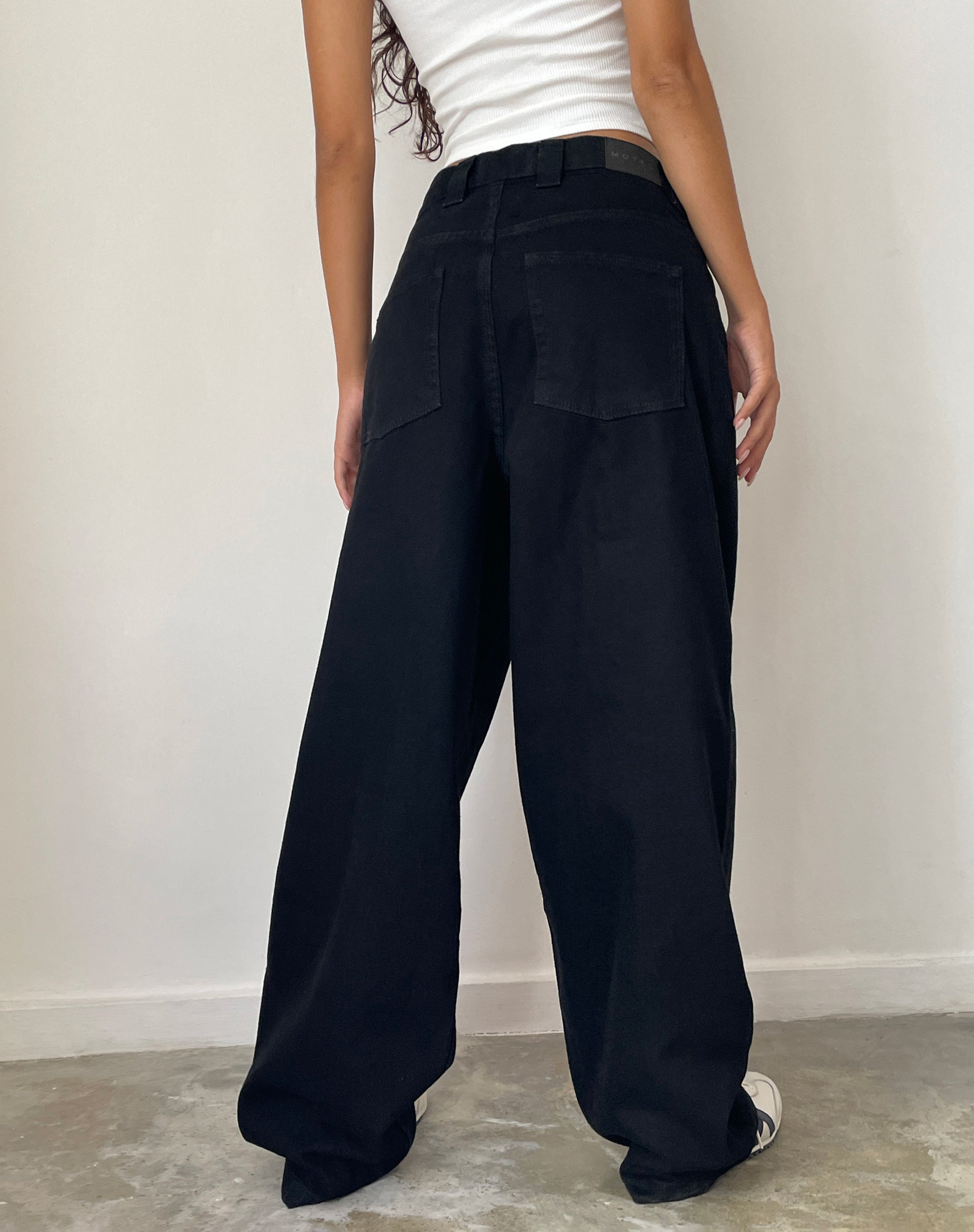 Image de Skater Low Rise Jean in Rinse Black