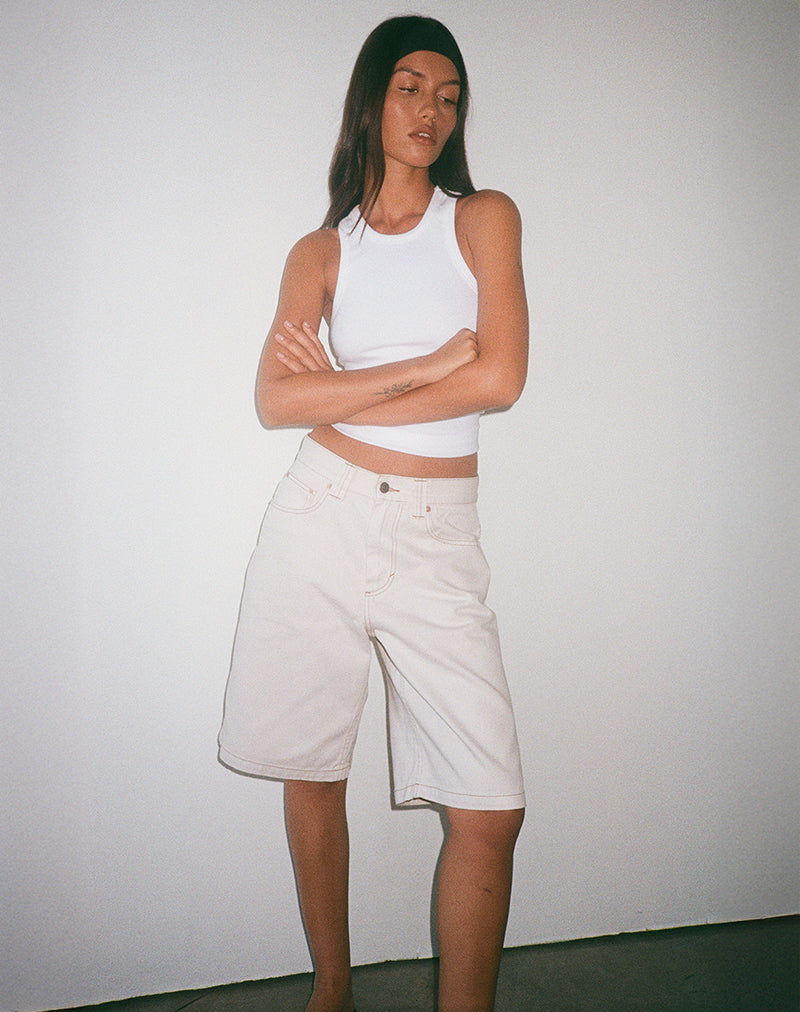 Short patineuse taille basse en blanc cassé