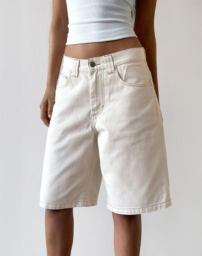 Short patineuse taille basse en blanc cassé