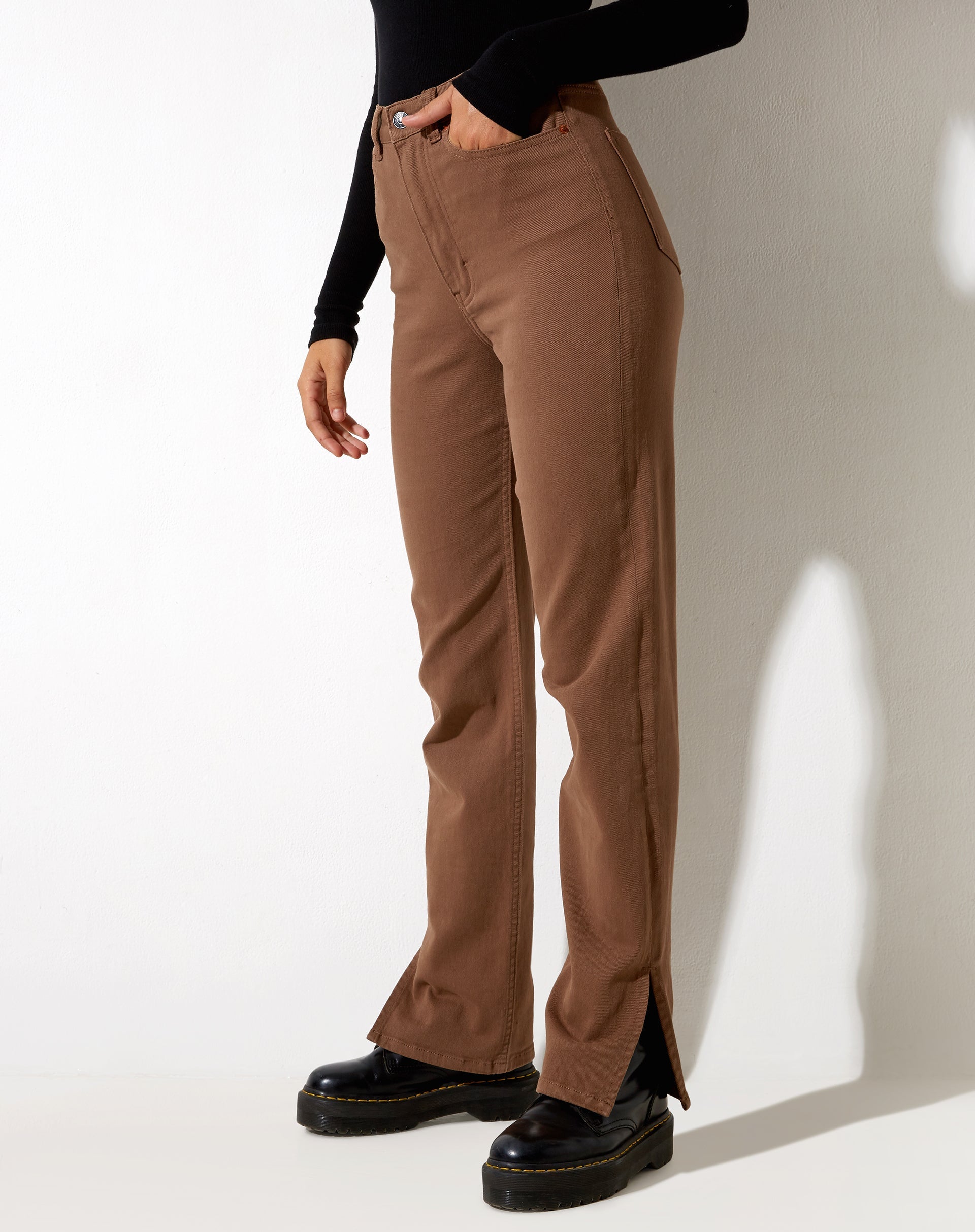 Image de Jeans à jambe droite en brun riche