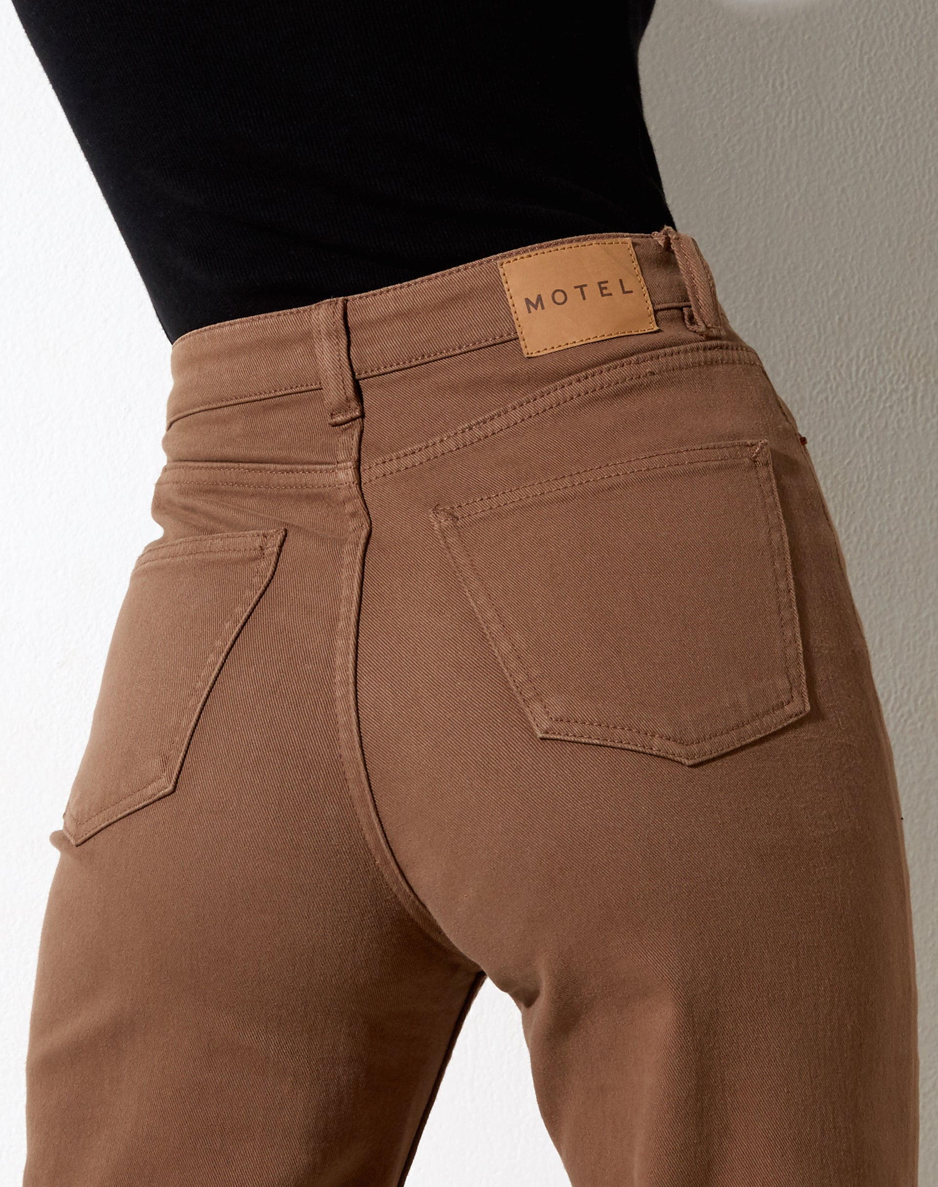 Image de Jeans à jambe droite en brun riche