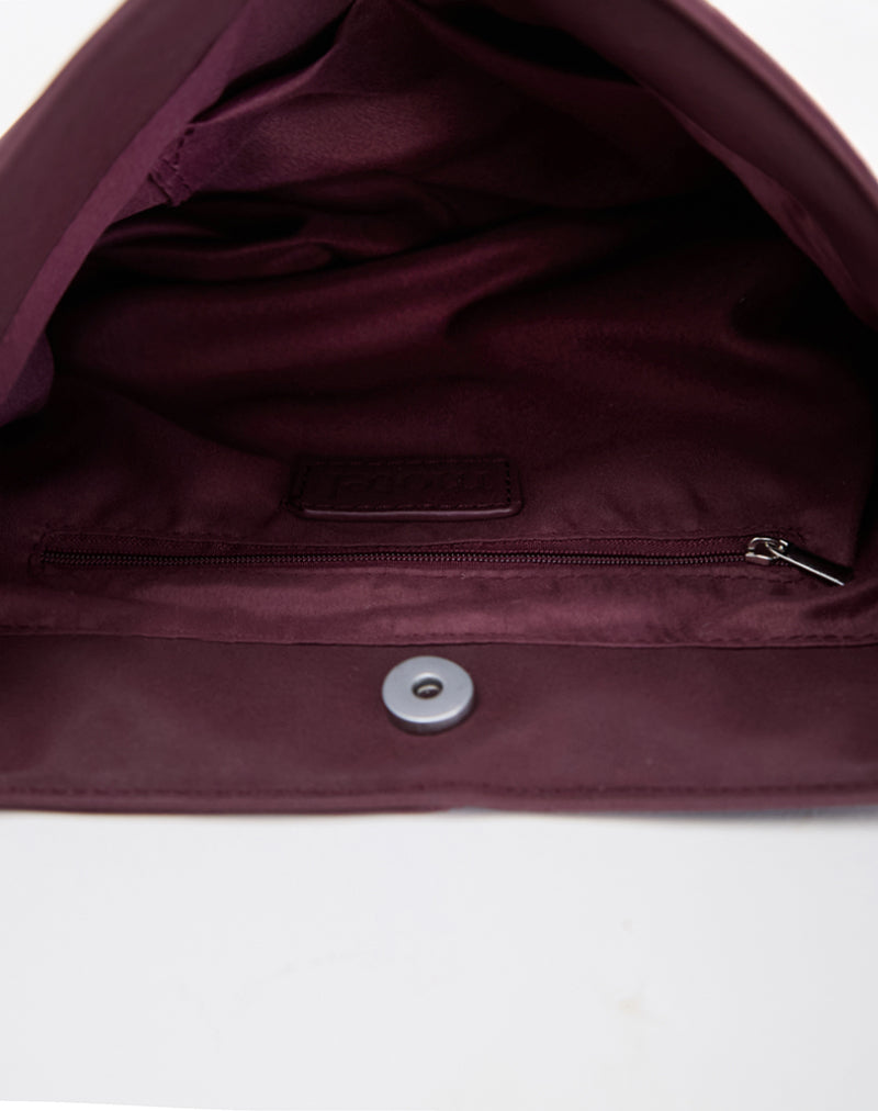 Image de la pochette cloutée en bourgogne