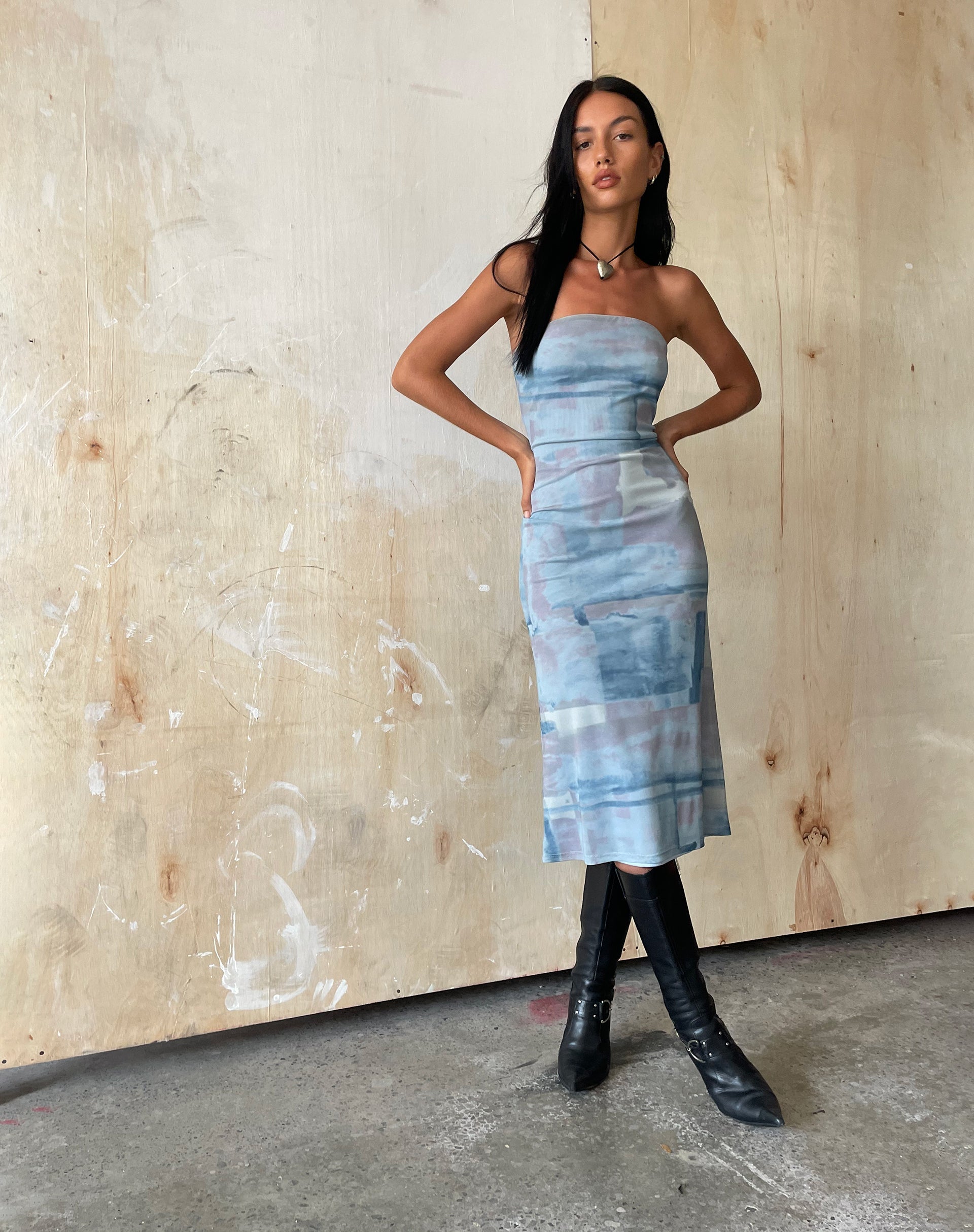 Image de MOTEL X JACQUIE Suki Bandeau Midi Dress in Mesh Abstract Paint Brush Blue