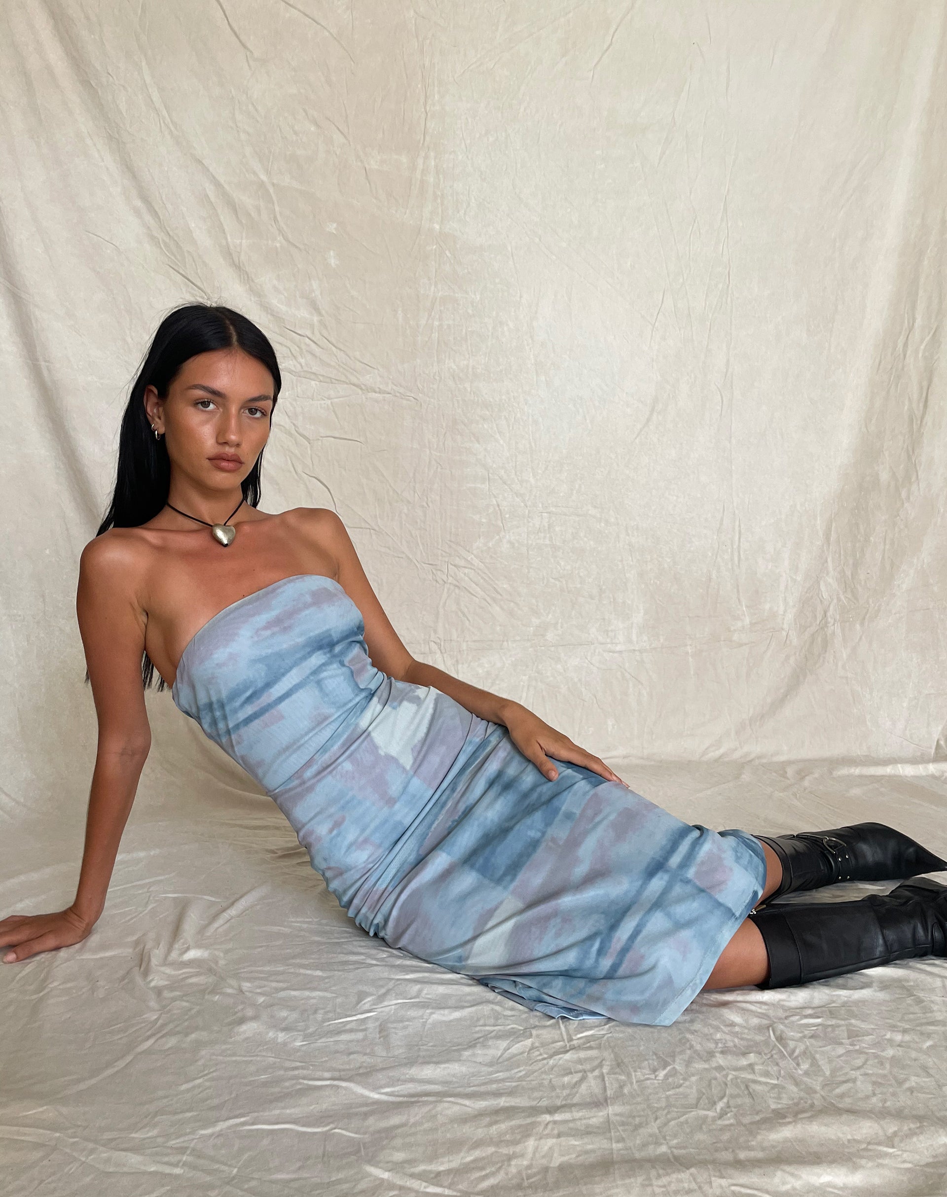 Image de MOTEL X JACQUIE Suki Bandeau Midi Dress in Mesh Abstract Paint Brush Blue