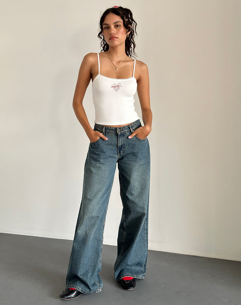 Top de gilet Suna en blanc cassé avec imprimé de nœuds en forme de fraises