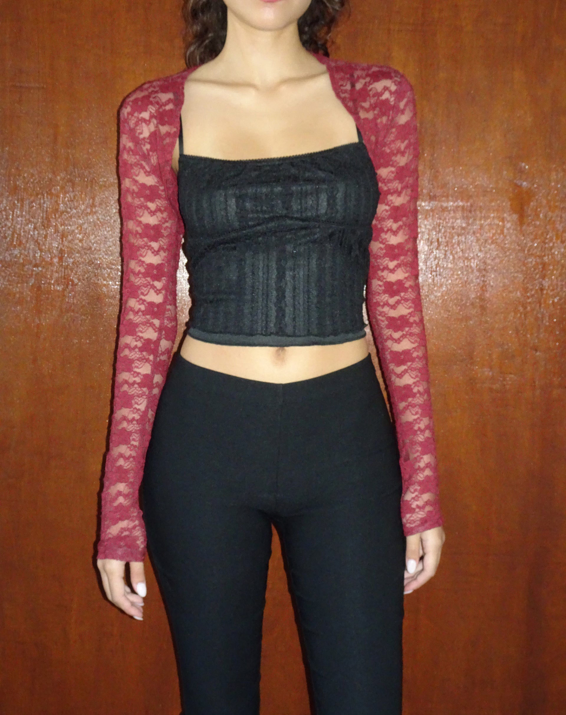 Image de Suri Lace Shrug in Maroon