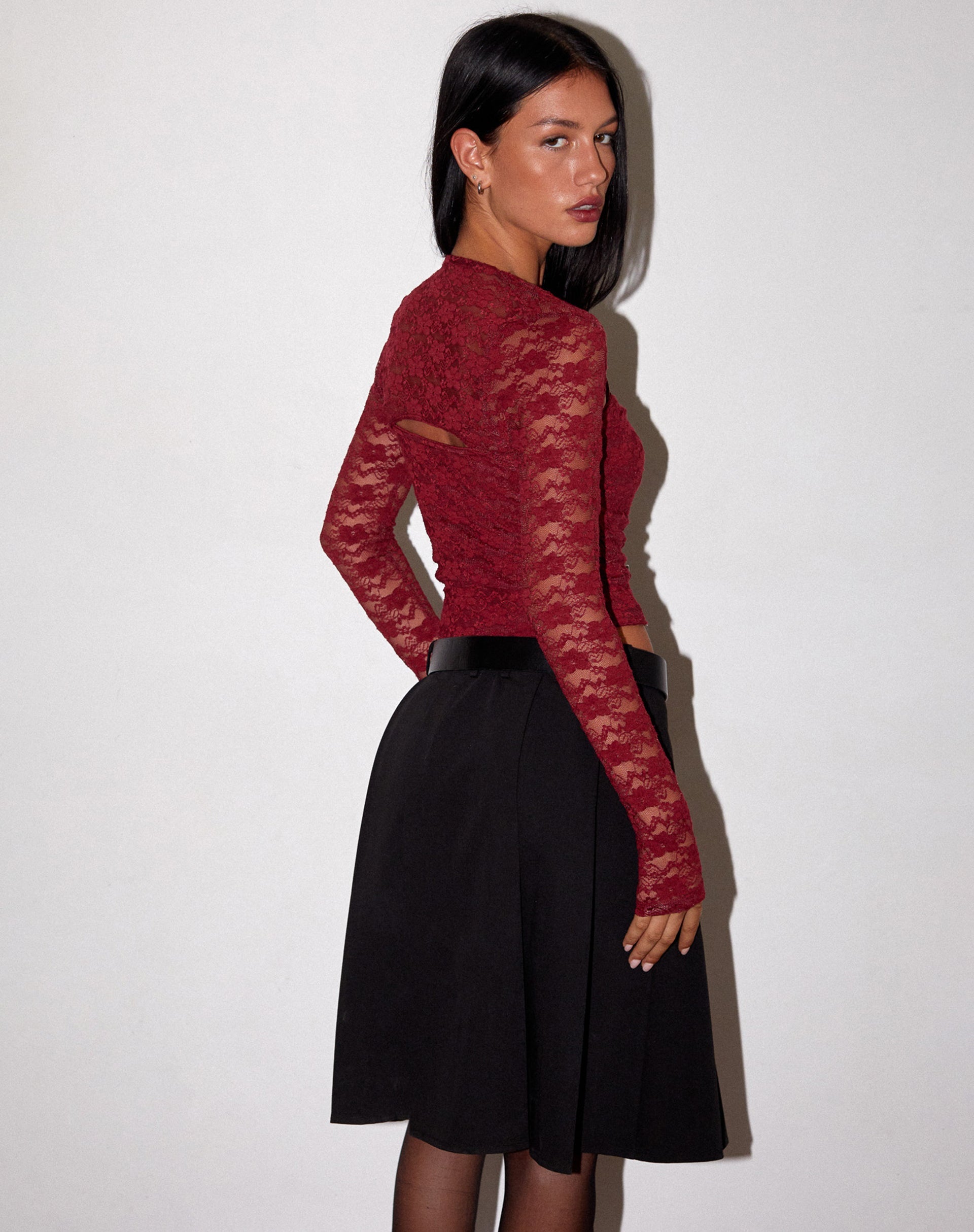 Image de Suri Lace Shrug in Maroon