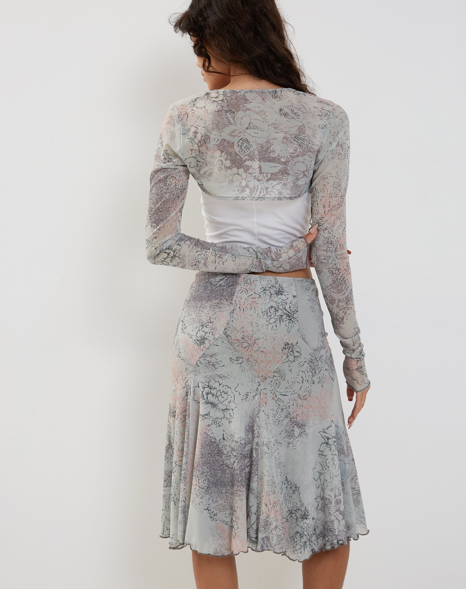 Image de Suri Shrug en dentelle florale pastel