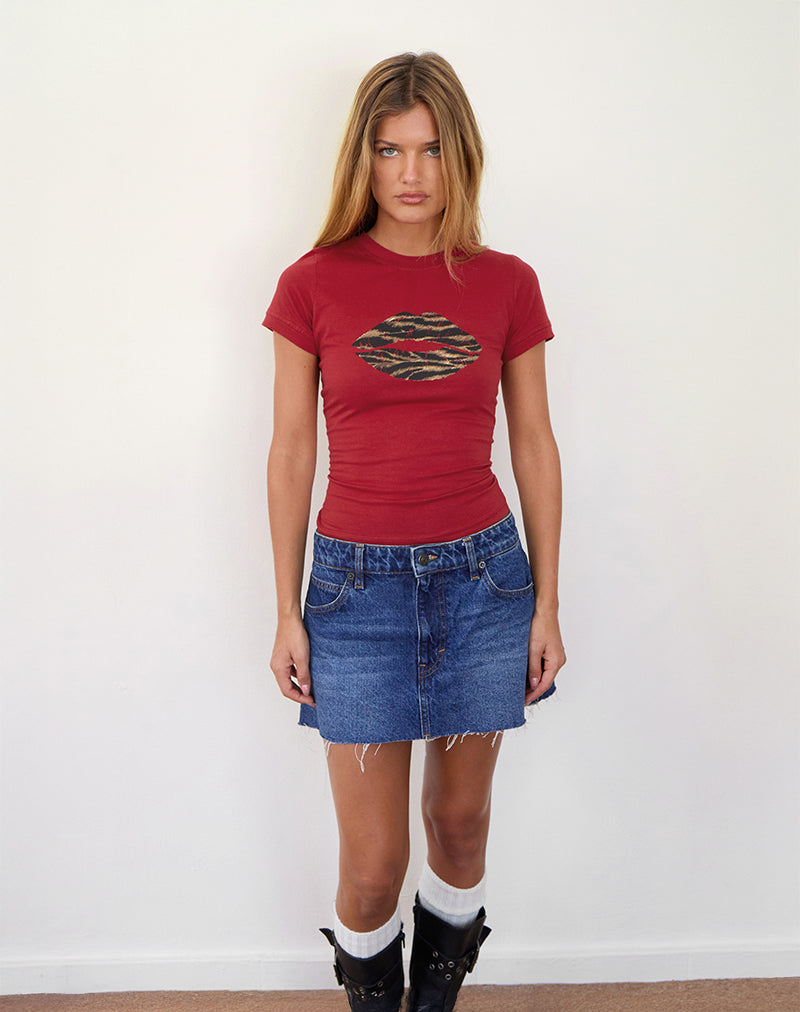 Image de Sutin Tee en rouge adrénaline avec lèvre imprimée léopard