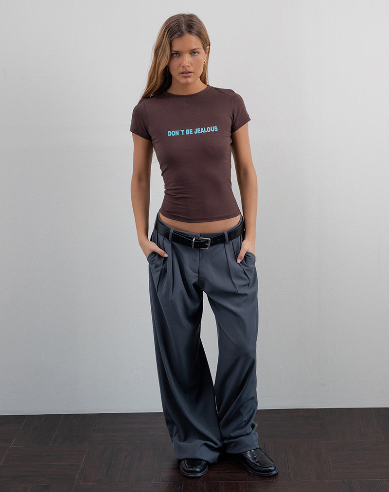 Image de Sutin Baby Tee en acajou profond avec Slogan Don't Be Jealous