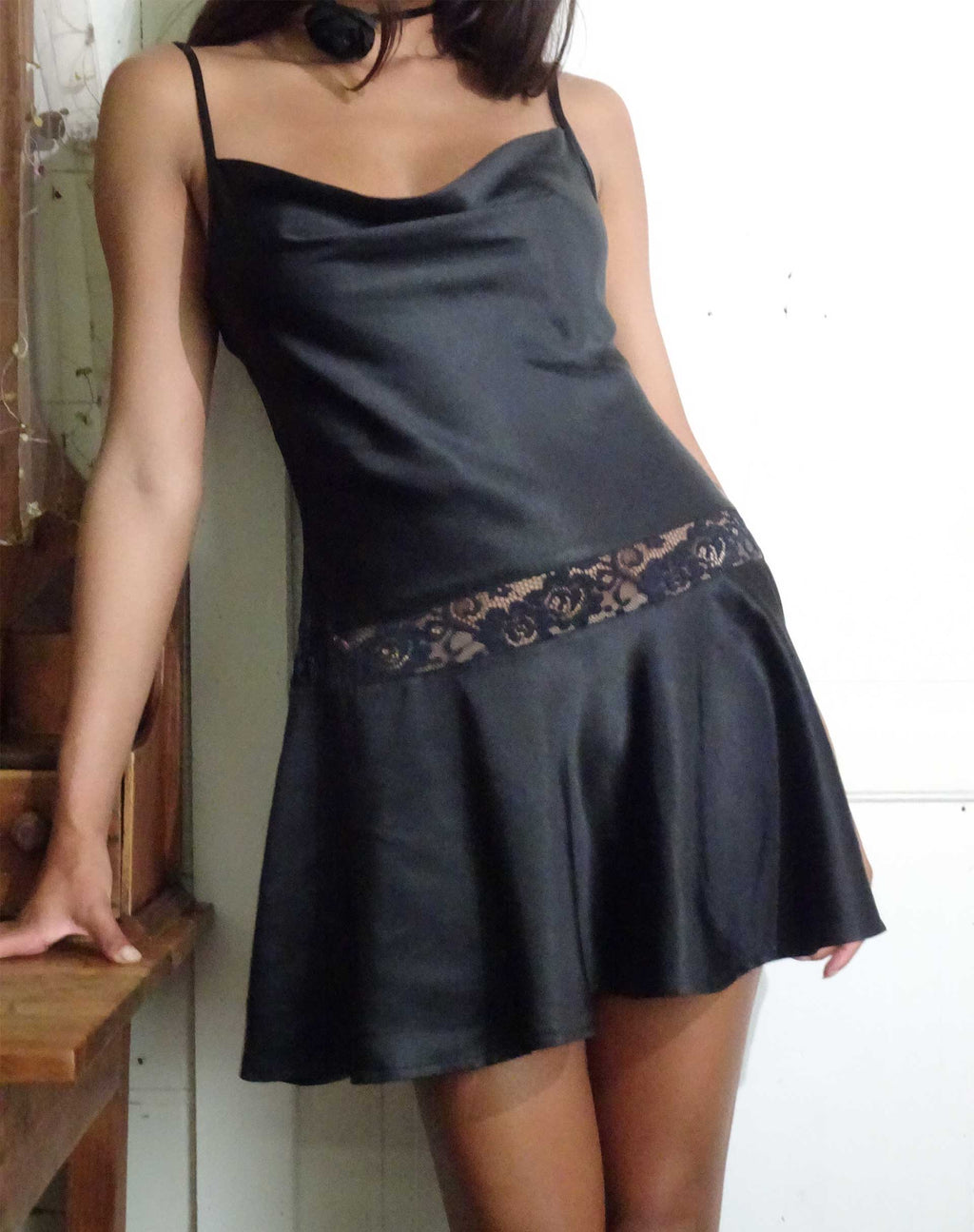 Mini-robe glissée Tahira en satin noir