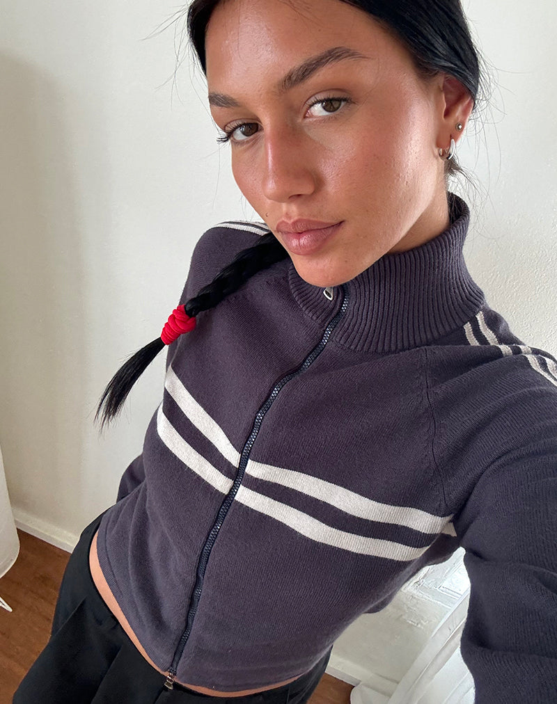 Image de Talisa Sporty Zip Through Jacket In Charcoal with Light Grey Stripes (Veste zippée sportive en anthracite avec des rayures gris clair)