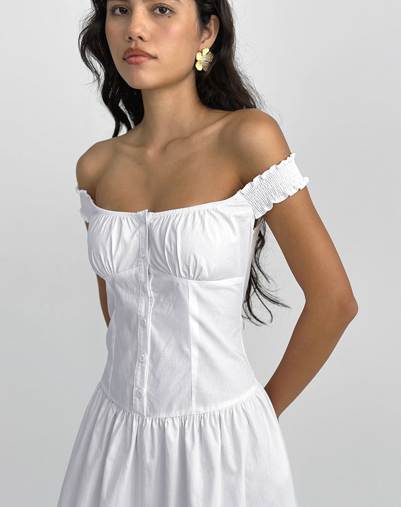 Tamashi Off the Shoulder Maxi Dress in White (Robe longue à épaules dénudées en blanc)