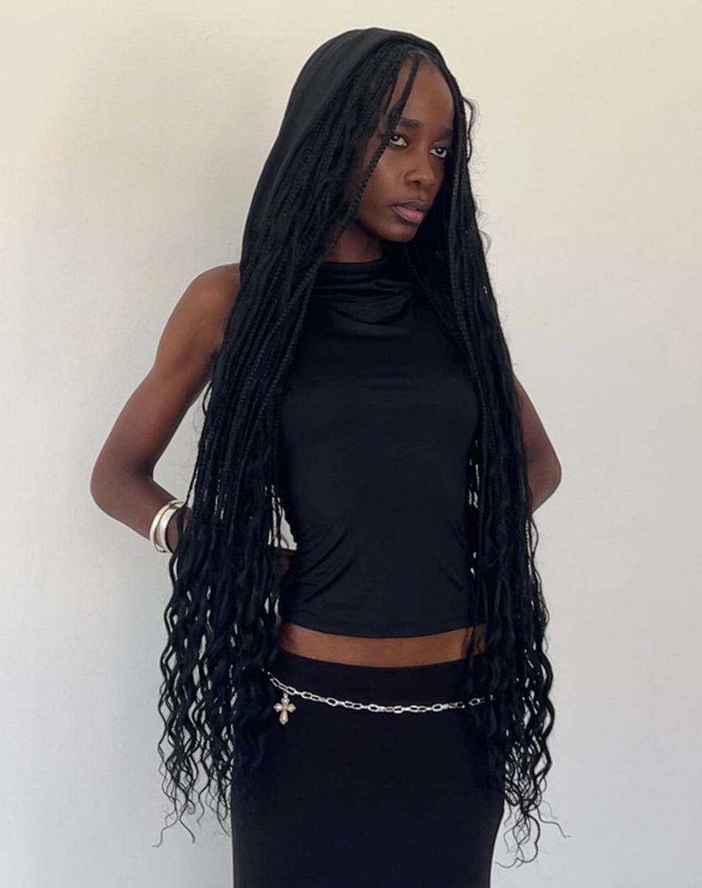 Tapia Hooded Tank Top in Black Slinky (Débardeur à capuche Tapia)