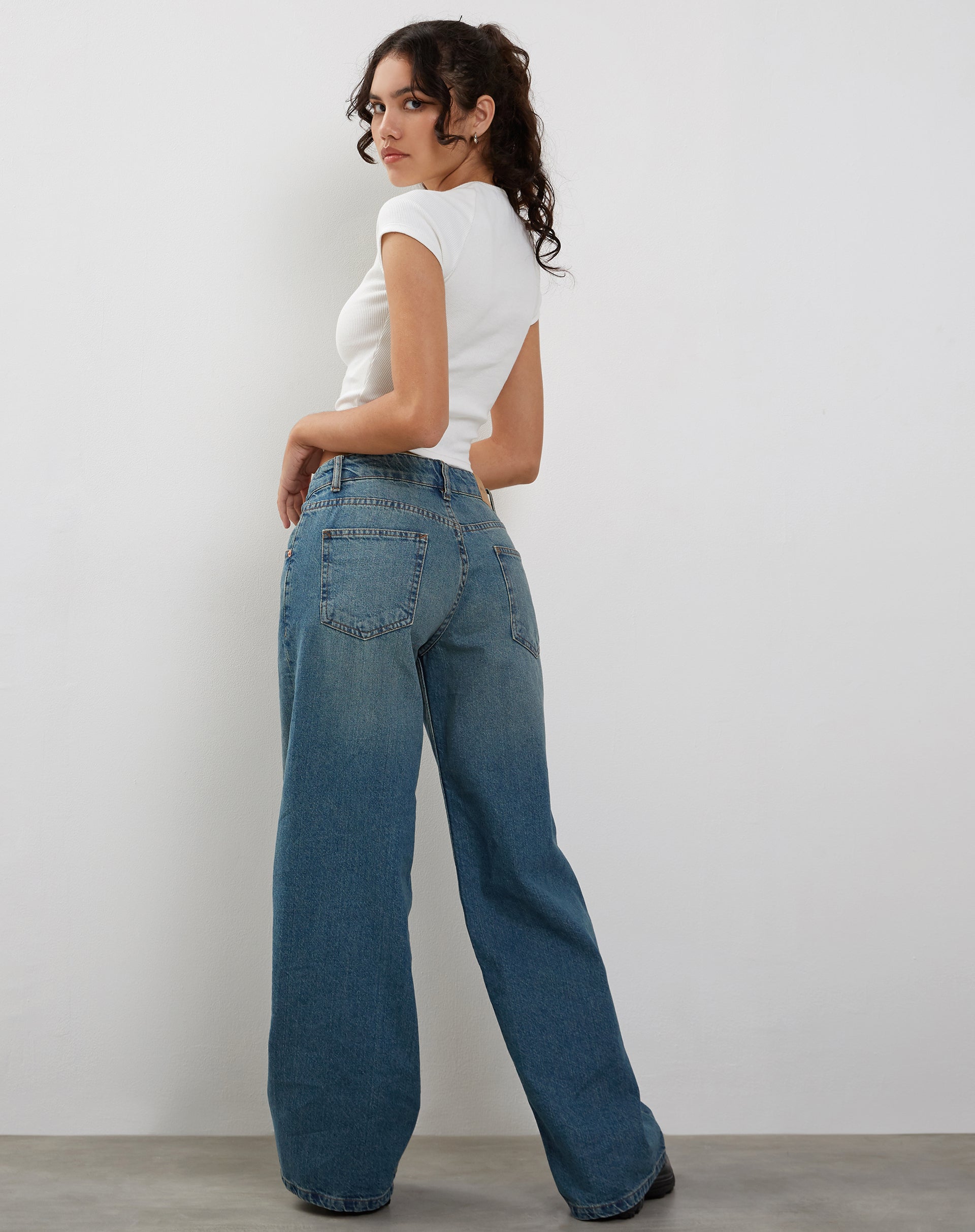 Image de Tasley Ribbed Folded Sleeve Tee in White