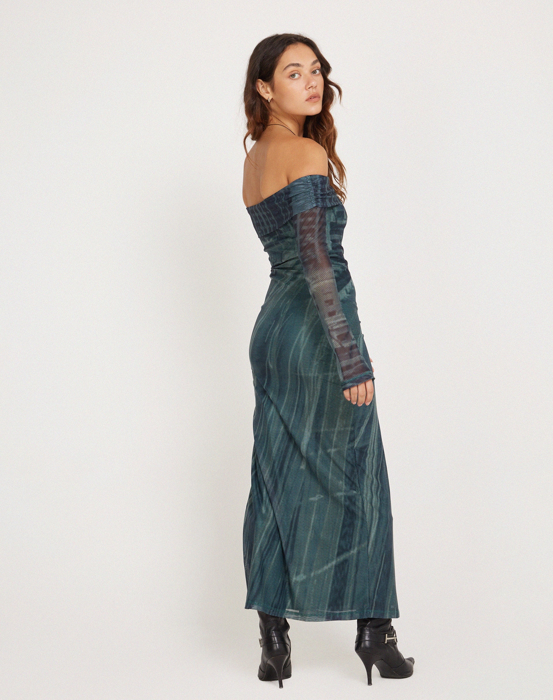 Image de Terra Bardot Midi Dress in Cityscape Green