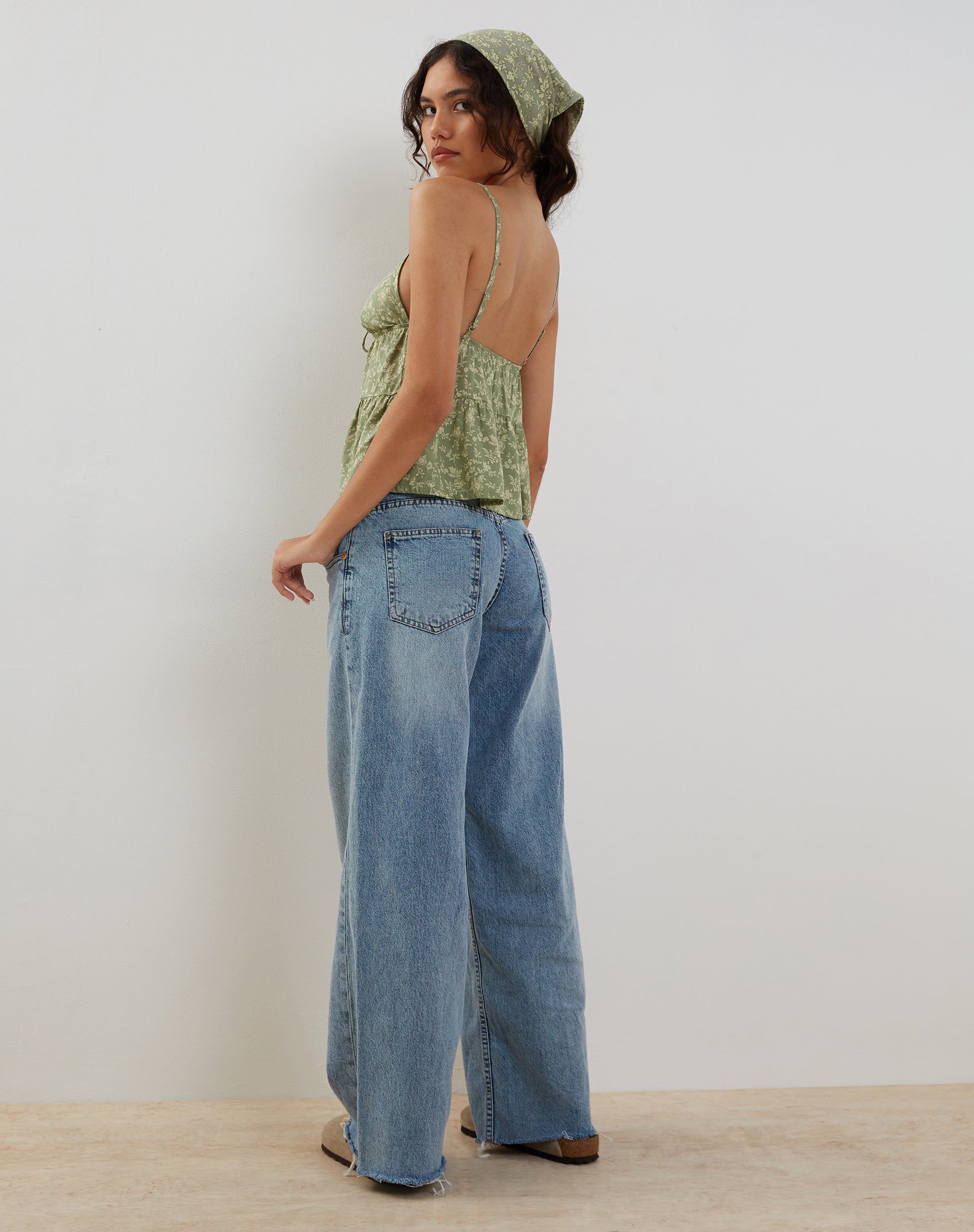 Image de Tezza Tie Front Cami Top in Ditsy Floral Green