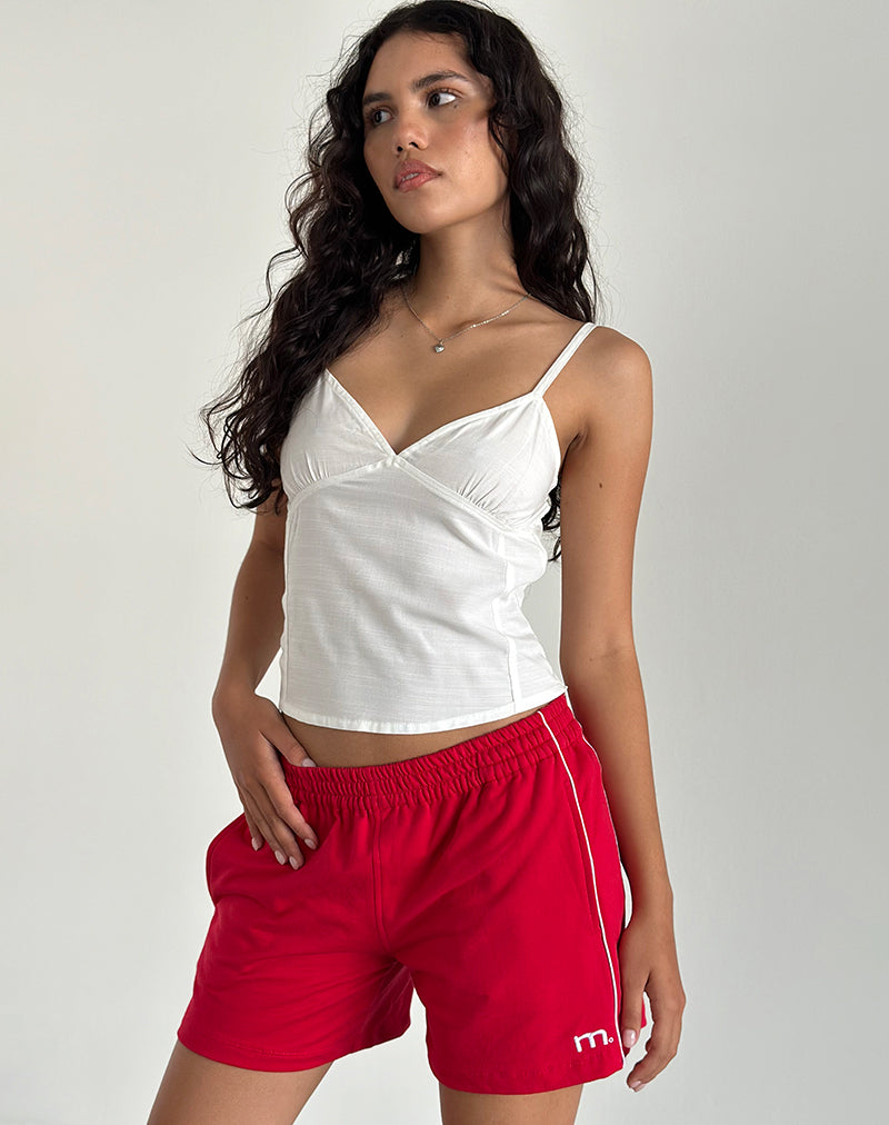 Short Thera en rouge tango avec passepoil blanc cassé et emblème M