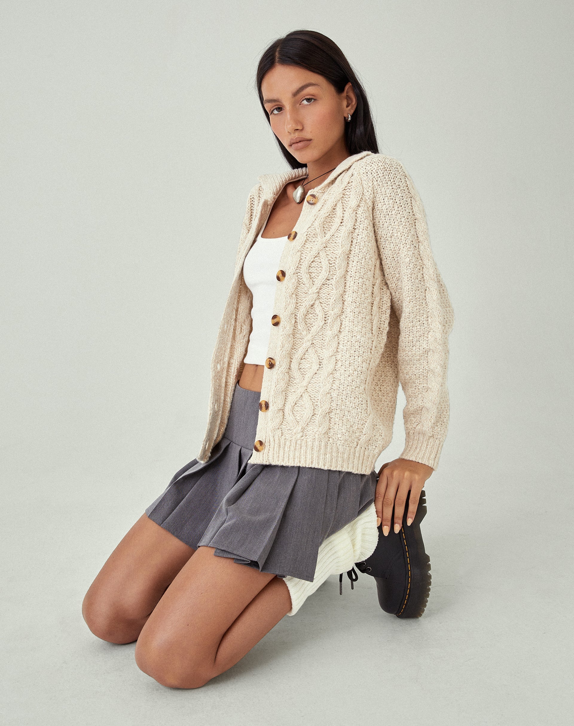 Image de MOTEL X JACQUIE Cardigan Triny en tricot torsadé Oatmeal