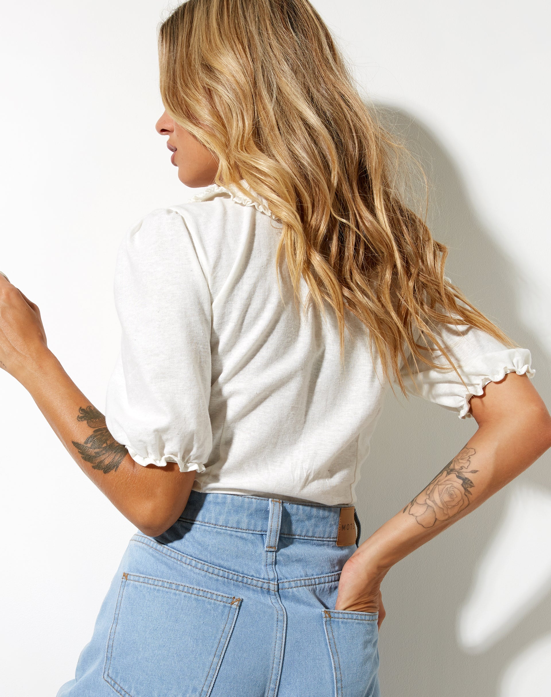 Image de Tucci Top in White Strawberry Embro