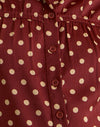 Rouge brûlé avec impression de pois