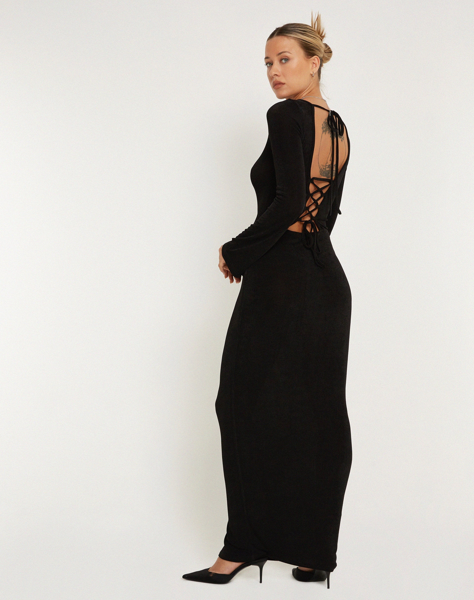 image de Varna Long Sleeve Maxi Dress in Black