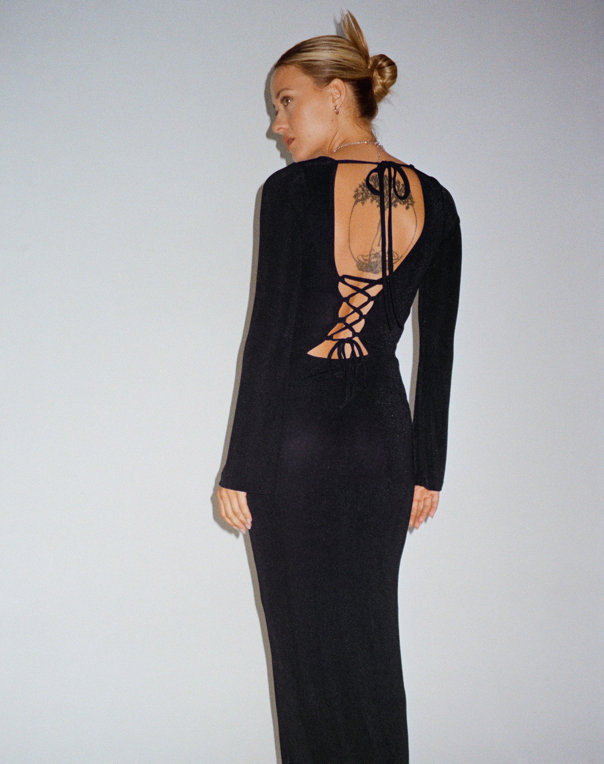 image de Varna Long Sleeve Maxi Dress in Black