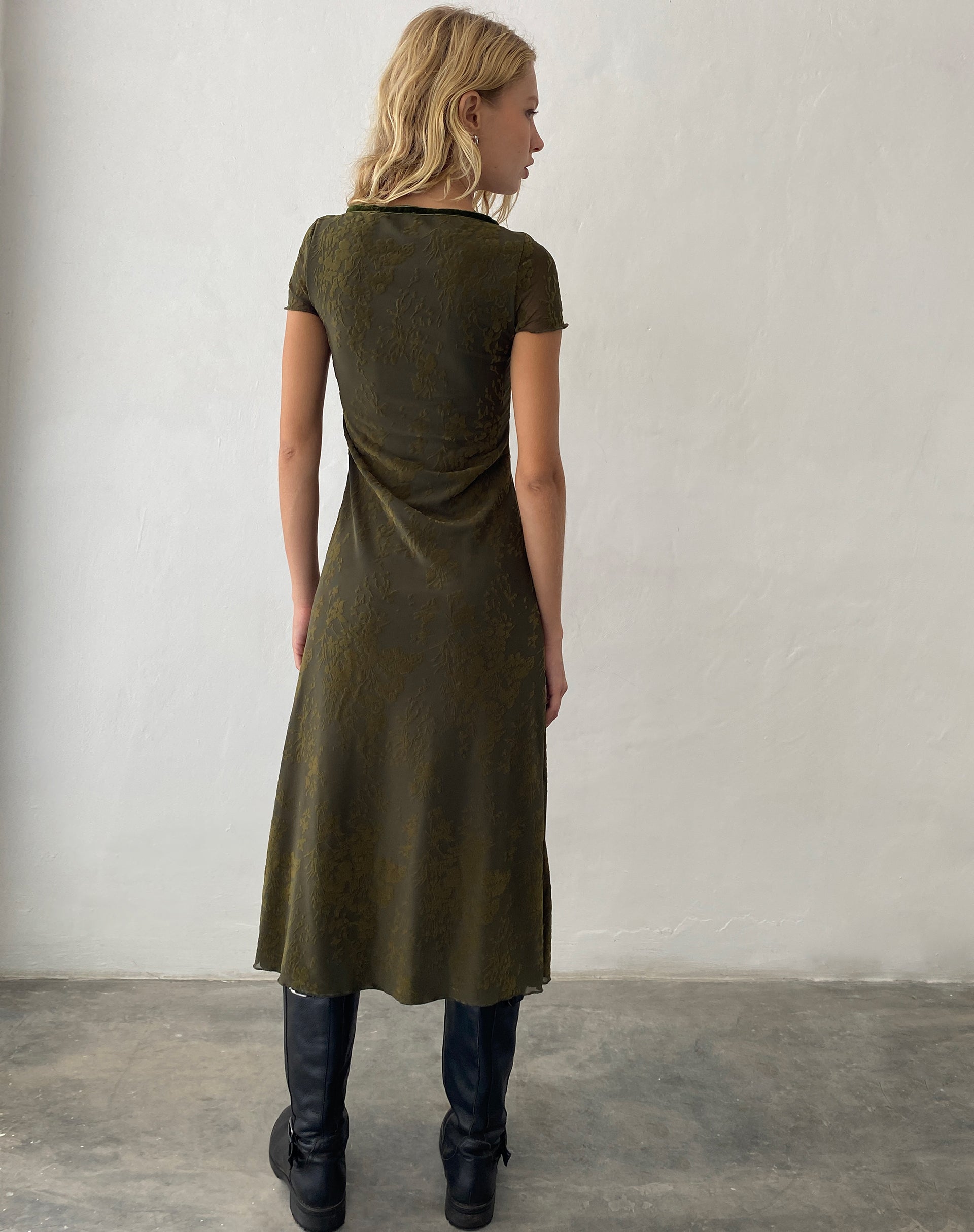 Image de Vilinia Midi Dress in Abstract Botanic Dark Olive
