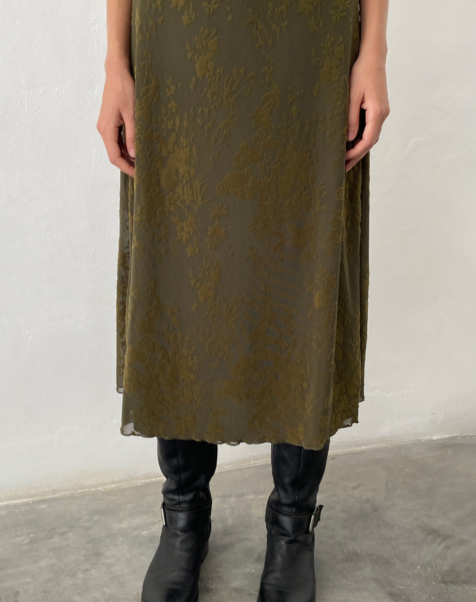 Image de Vilinia Midi Dress in Abstract Botanic Dark Olive