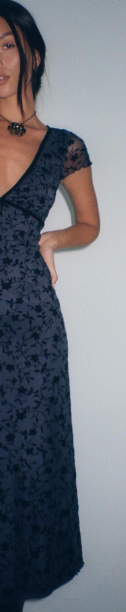 Image de Vilinia Midi Dress in Pretty Petal Flock Black