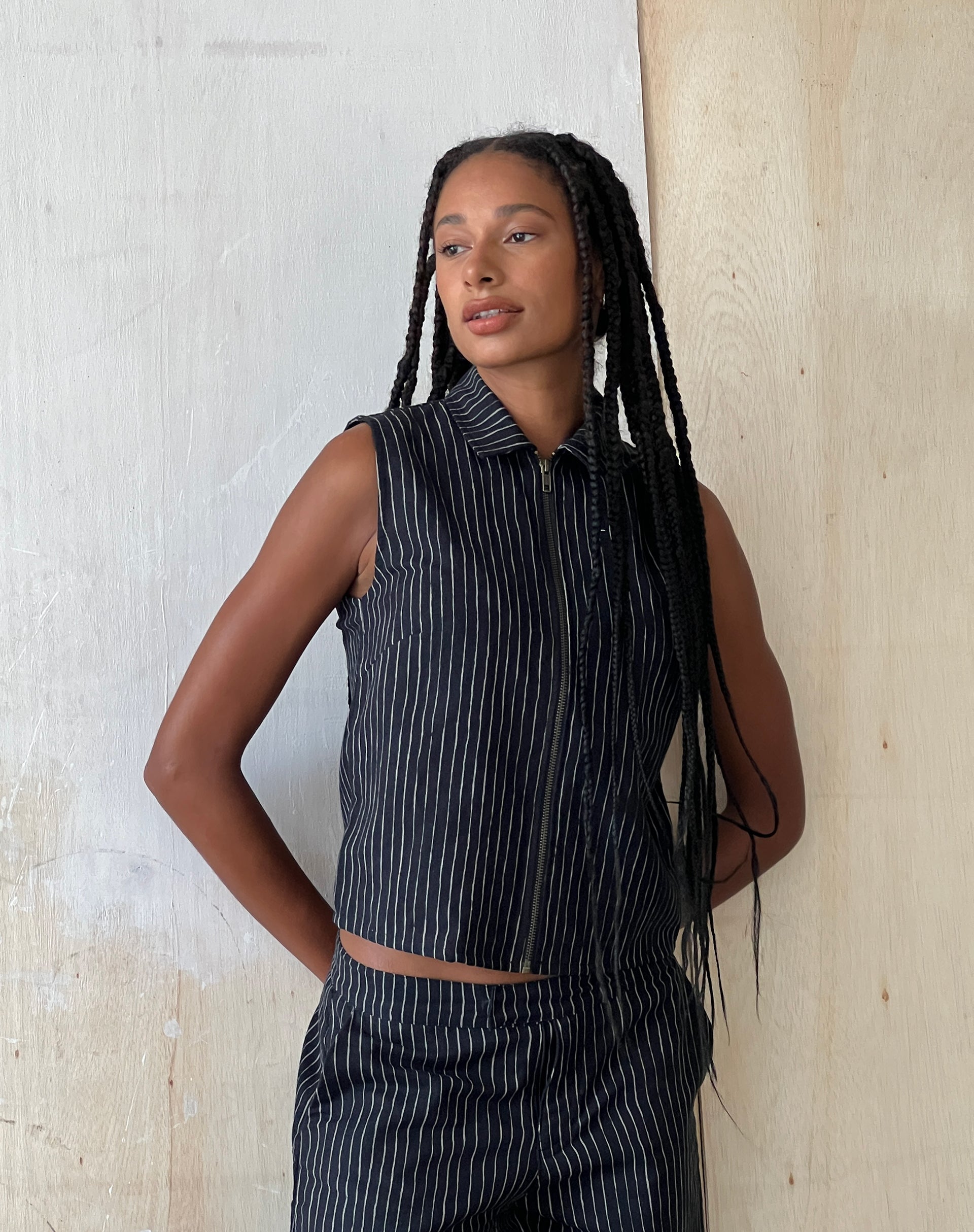 Image de MOTEL X JACQUIE Virago Zip Up Sleeveless Jacket in in Sketchy Stripe Black