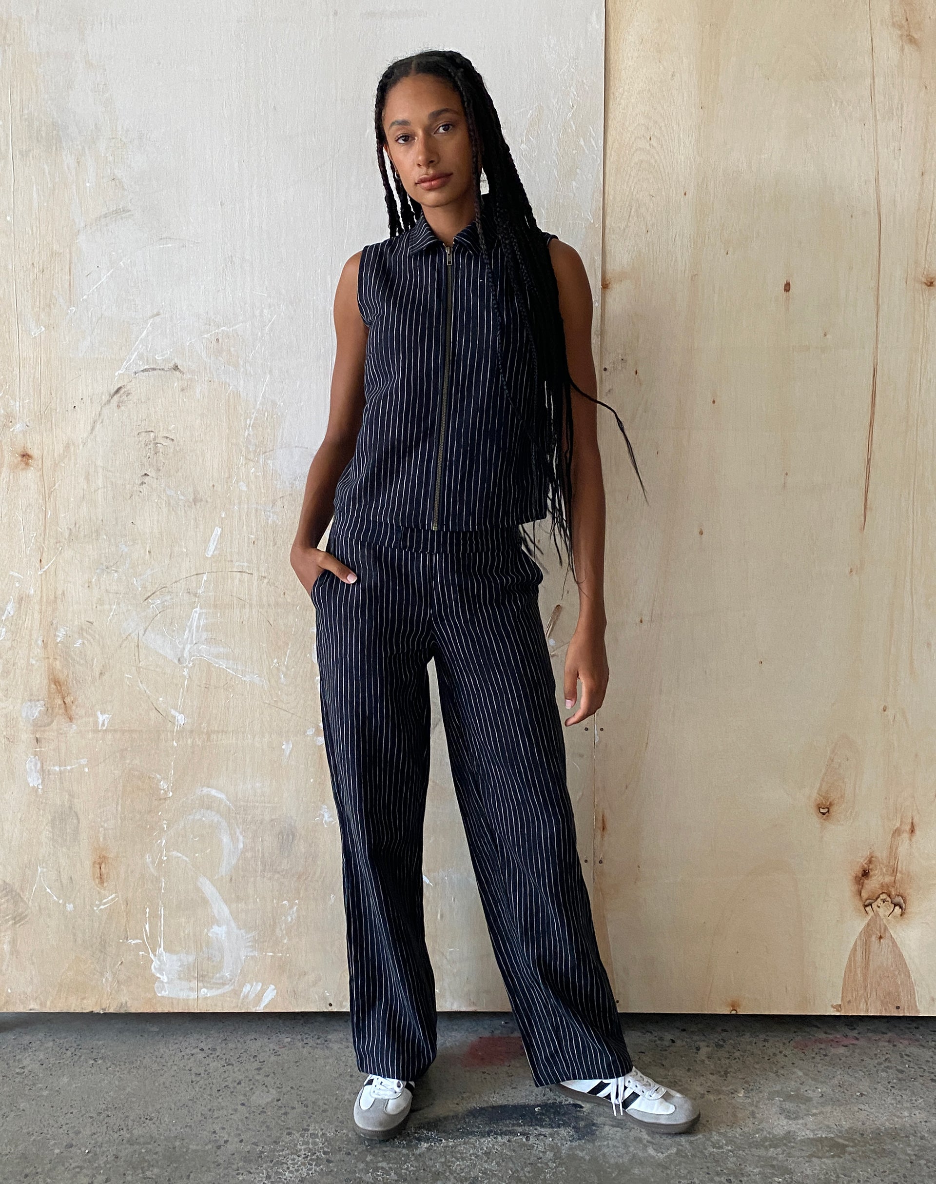 Image de MOTEL X JACQUIE Virago Zip Up Sleeveless Jacket in in Sketchy Stripe Black