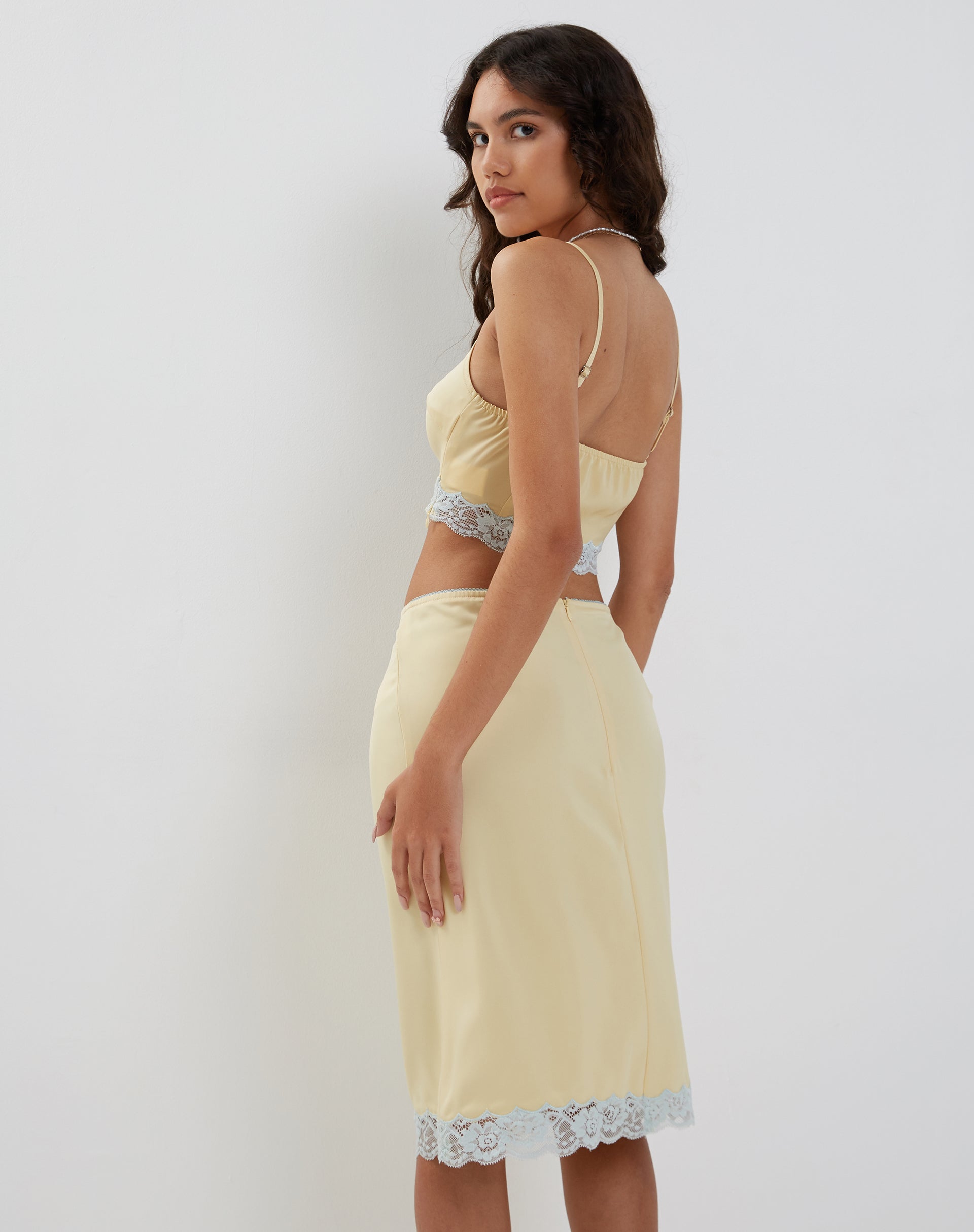 Image de Virni Cami Crop Top in Pale Yellow Satin