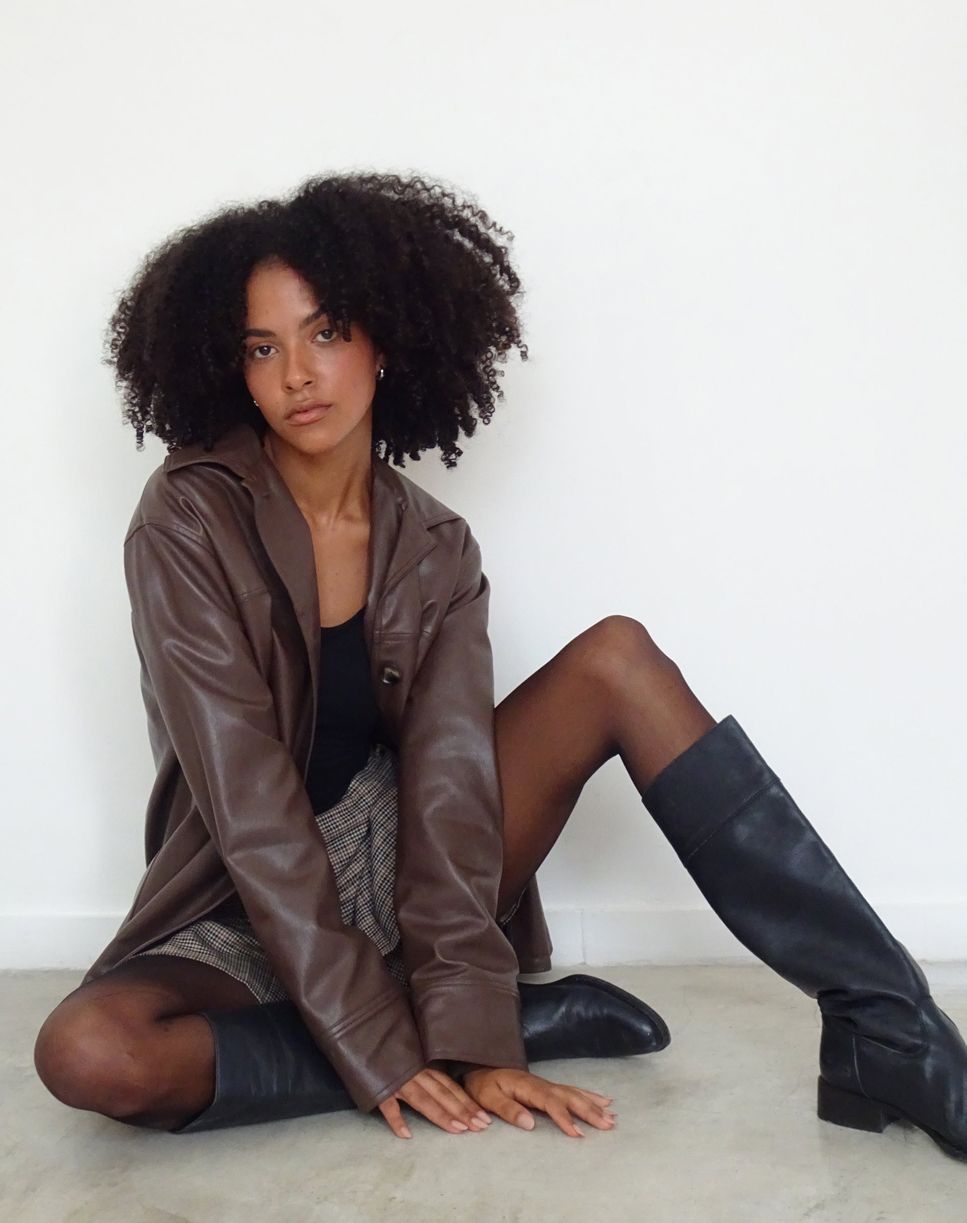 Image de la veste Walta en PU brun truffe