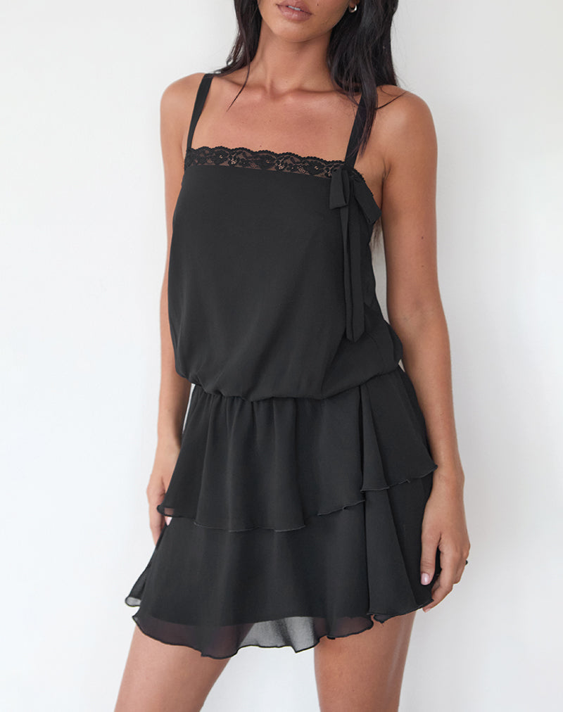 Mini robe Wasinah en mousseline noire avec bordures en dentelle