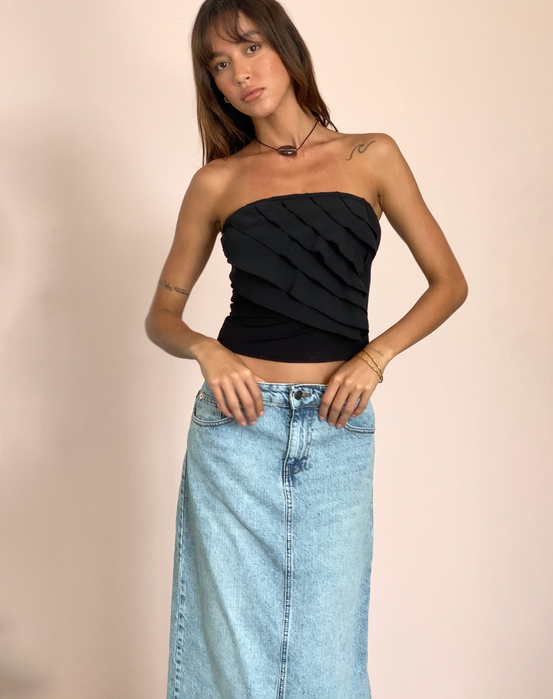image de Wayan Ruffle Bandeau Top in Black