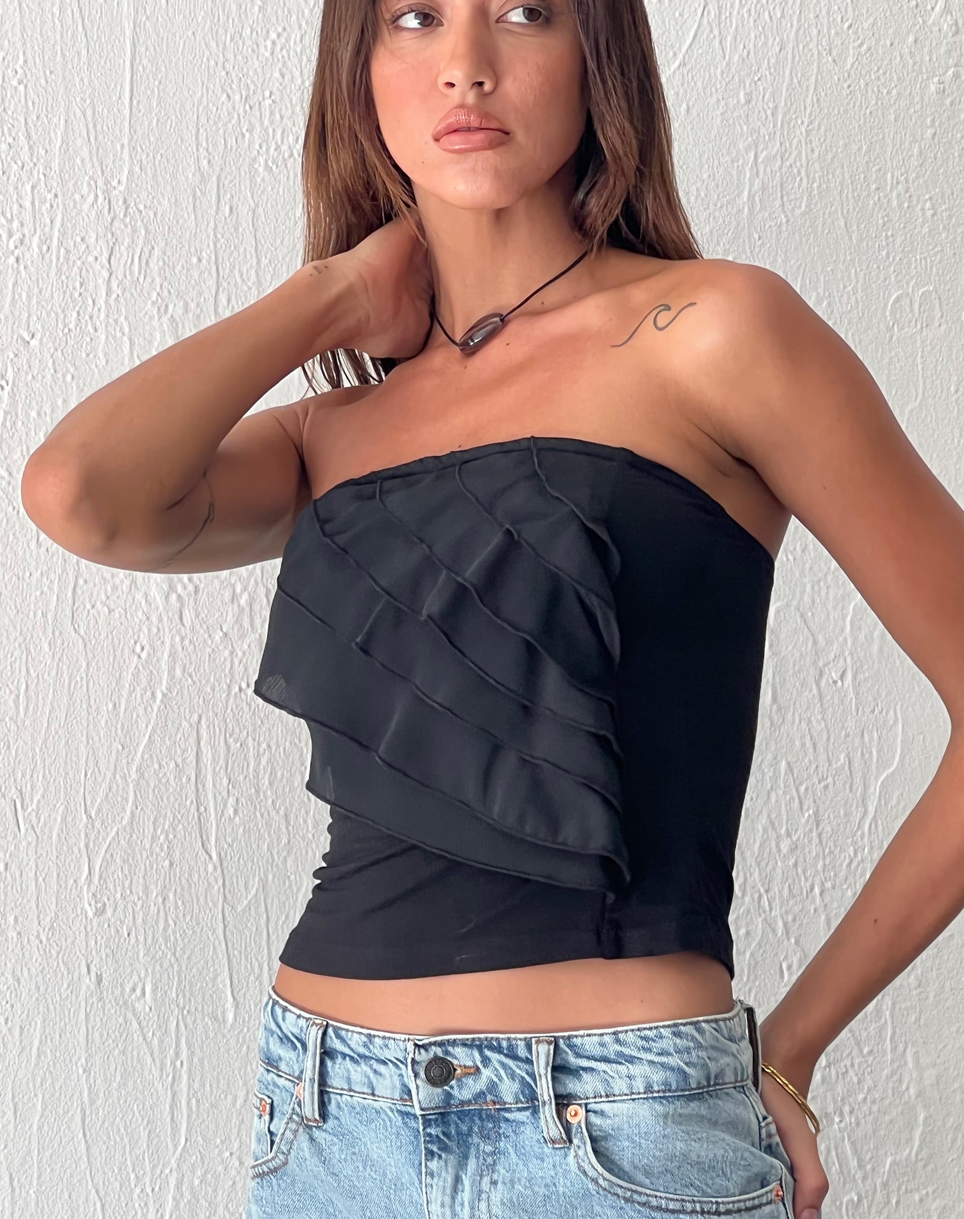 image de Wayan Ruffle Bandeau Top in Black