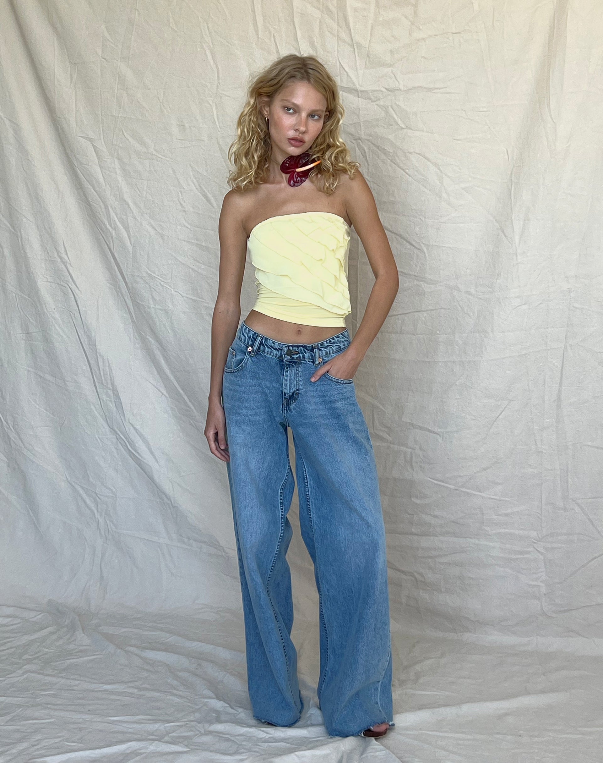 Image de Wayan Ruffle Bandeau Top in Pale Yellow