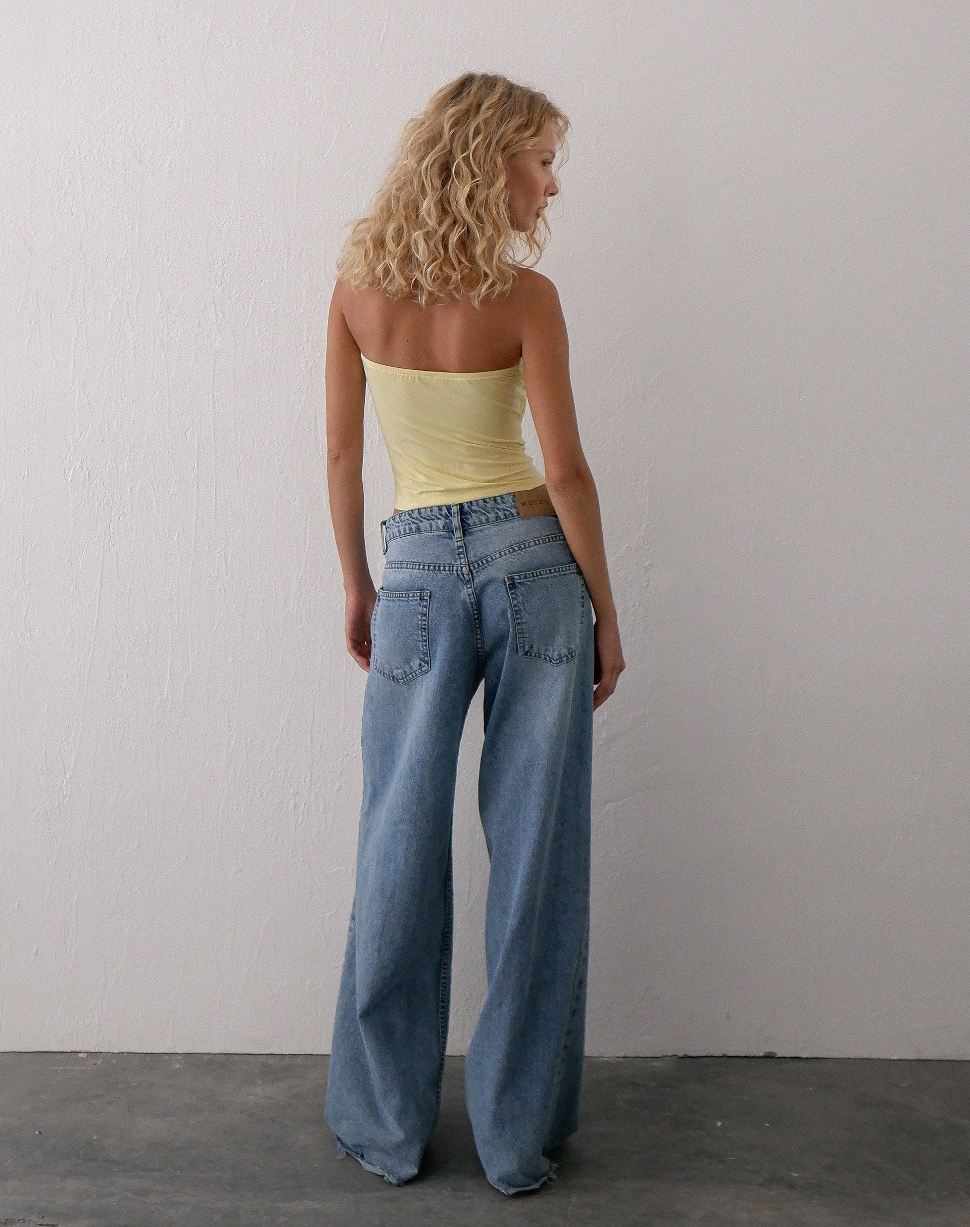 Image de Wayan Ruffle Bandeau Top in Pale Yellow