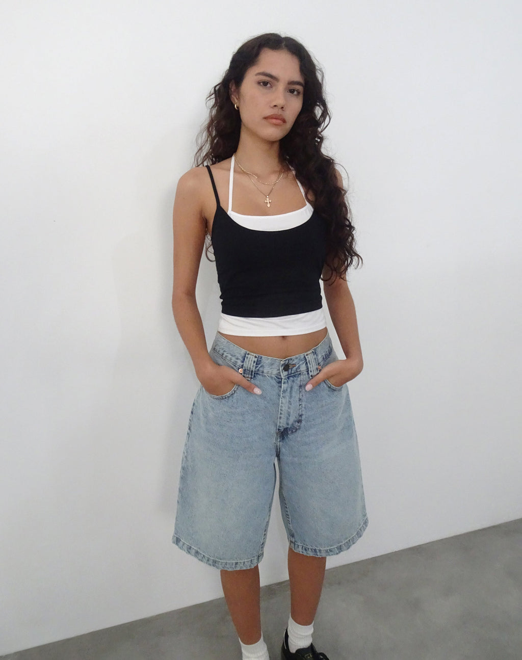 Willia Two Toned Vest Top in Black and White (Top gilet bicolore en noir et blanc)