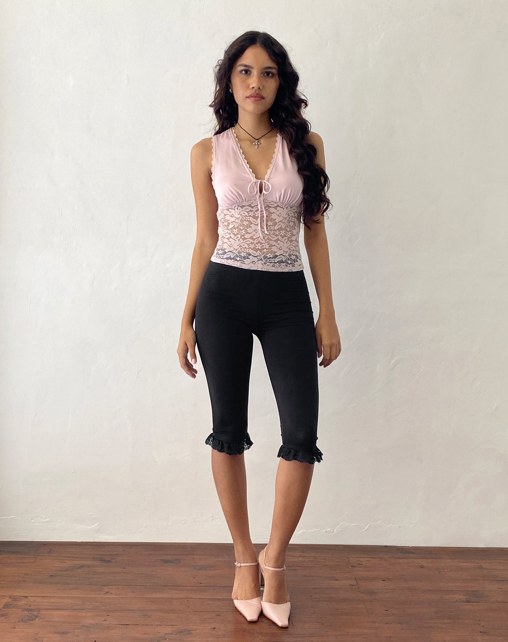 Image de Annika Lace Frill Capri Trouser in Black