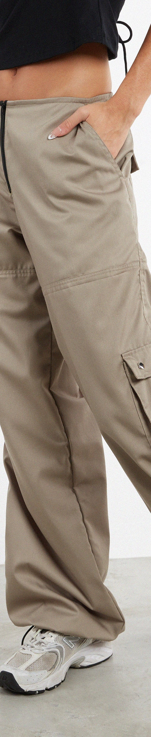 Image de MOTEL X JACQUIE Xander Cargo Trouser in Cotton Drill Taupe