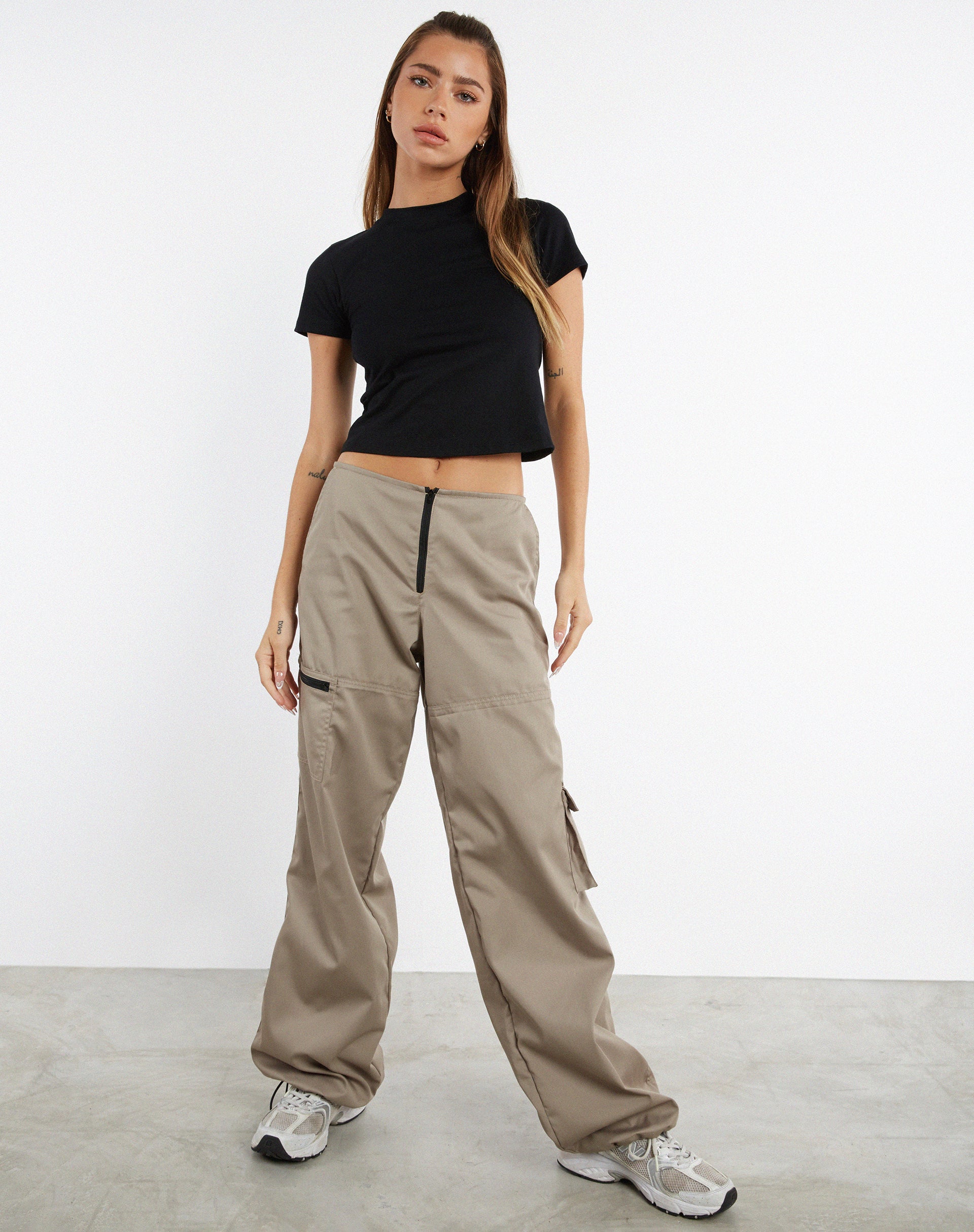 Image de MOTEL X JACQUIE Xander Cargo Trouser in Cotton Drill Taupe